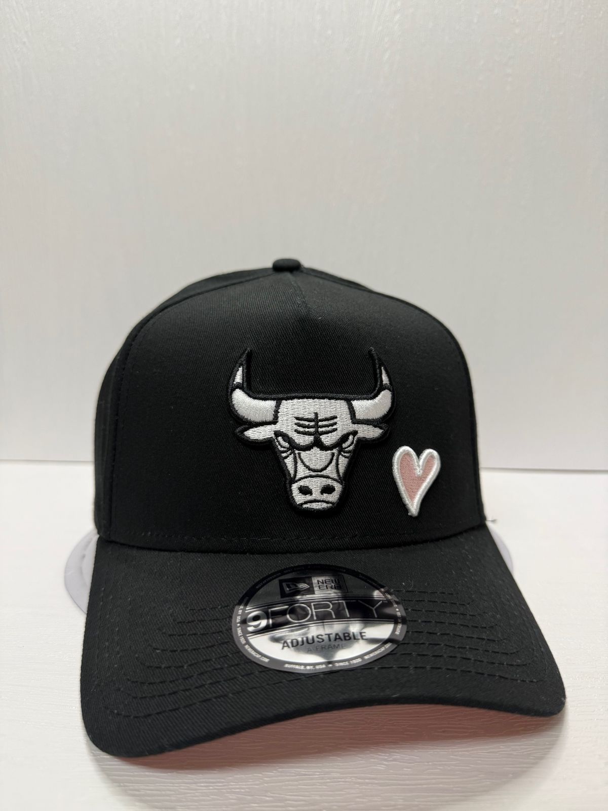 Newera シカゴブルズ ハートロゴ 9forty A-FRAME スナップバックキャップ ブラック