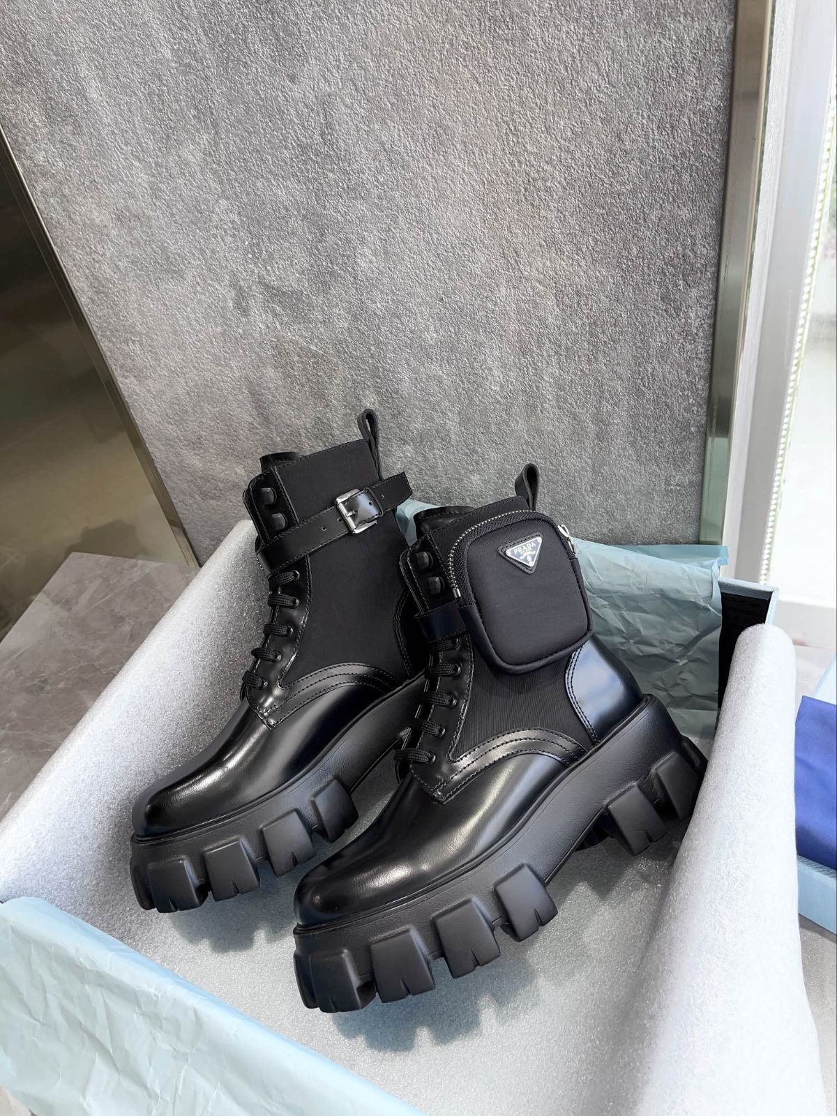 PRADA モノリス サイドゴア ブーツ ブラック