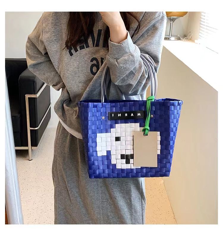 新品✨未使用 MARNI BAG レディースバッグ マルニマーケット かごバッグ トートバッグ ピクニックバッグ ハンドバッグ ぬいぐるみ付け ブルー  - メルカリ