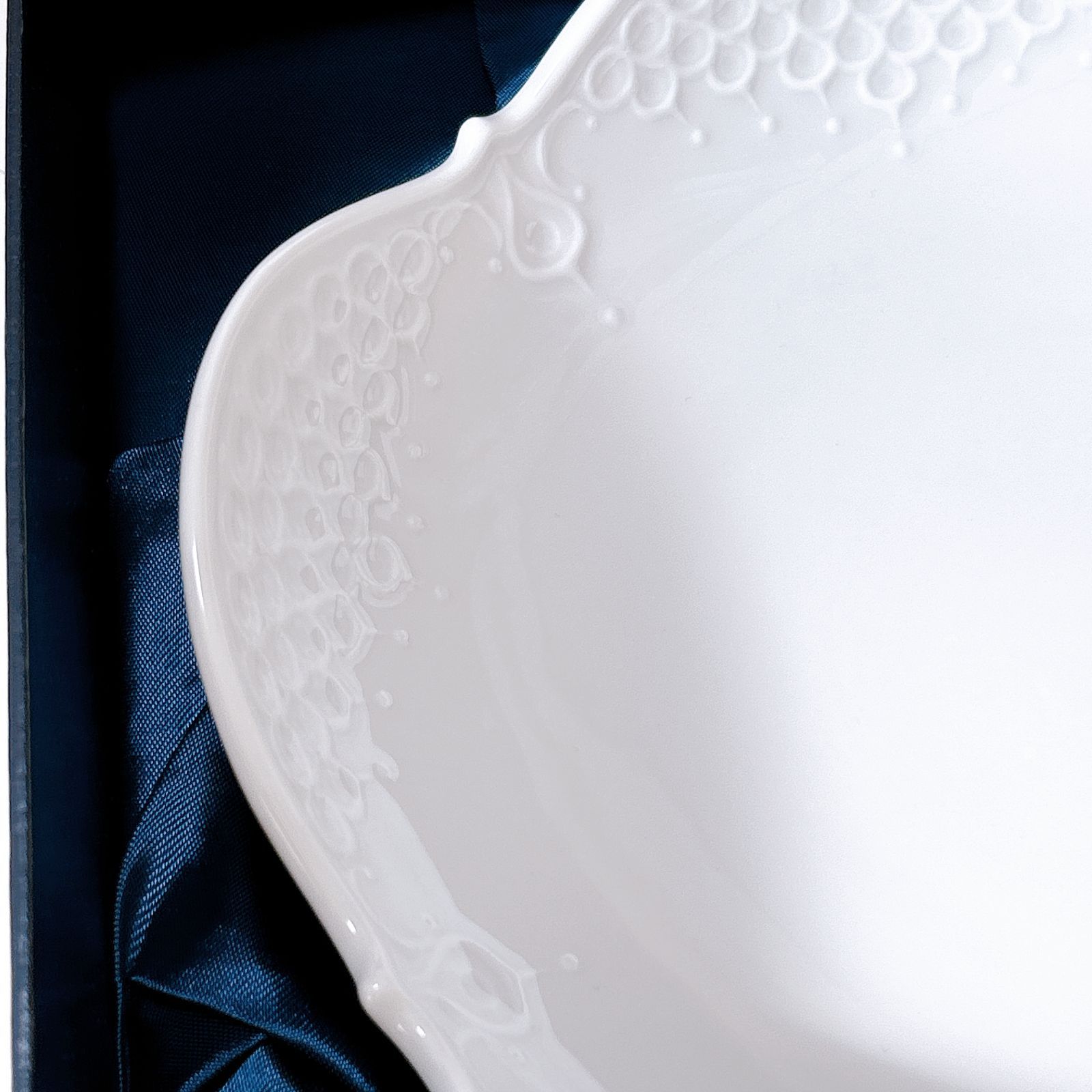 海外通販！ マイセン ホワイトレリーフ 大皿 箱つき 管理番号KKVTRRA30 ☆安心の全品国内発送！