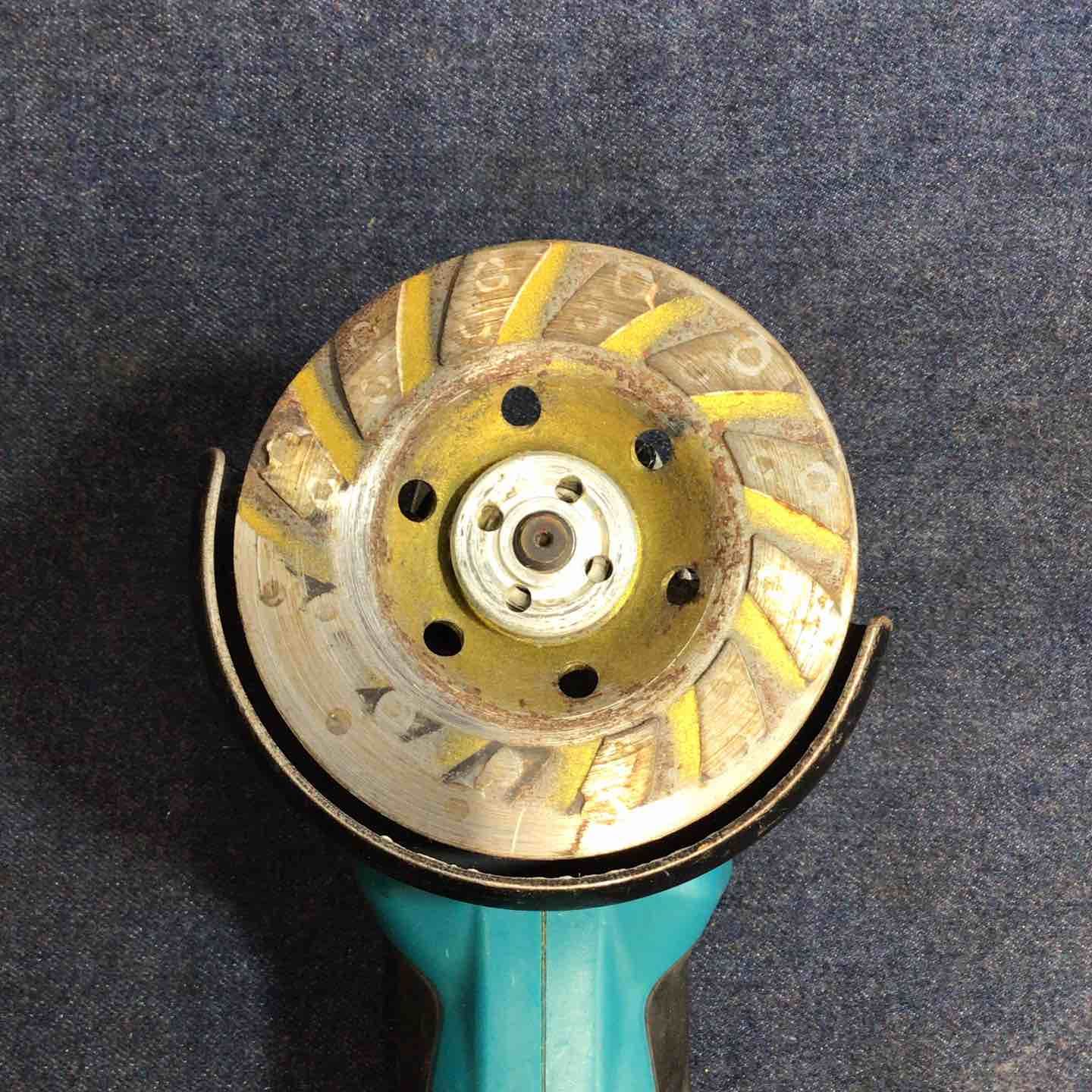 【在庫限りの大特価】 マキタ makita コードレスディスクグラインダ GA402DZ 八潮店 力強い