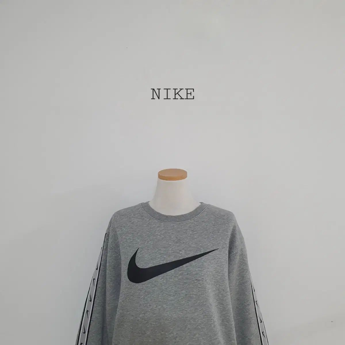 No 25032110 新作 Nike スウェットシャツ スウッシュスウェットシャツ 