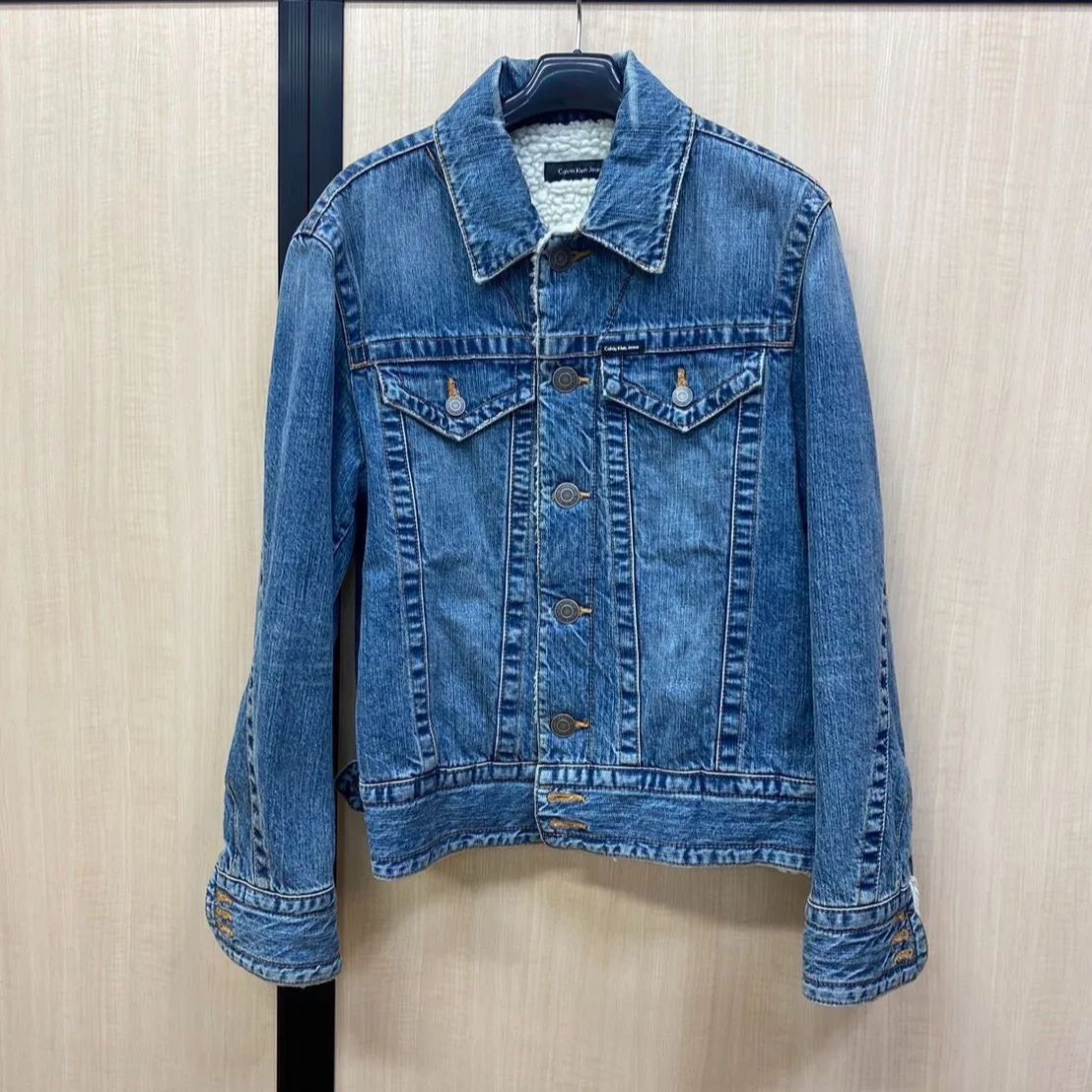 【✨デニムジャケット✨】Calvin klein Jeans カルバンクライン　ジーンズ　デニム　ジャケット　大きめ　男性　女性　青色　ブルー　インディゴ　染料　ボア記事　もこもこ　ふわふわ　あたたか　防寒具　寒さ対策　おしゃれ　カジュアル