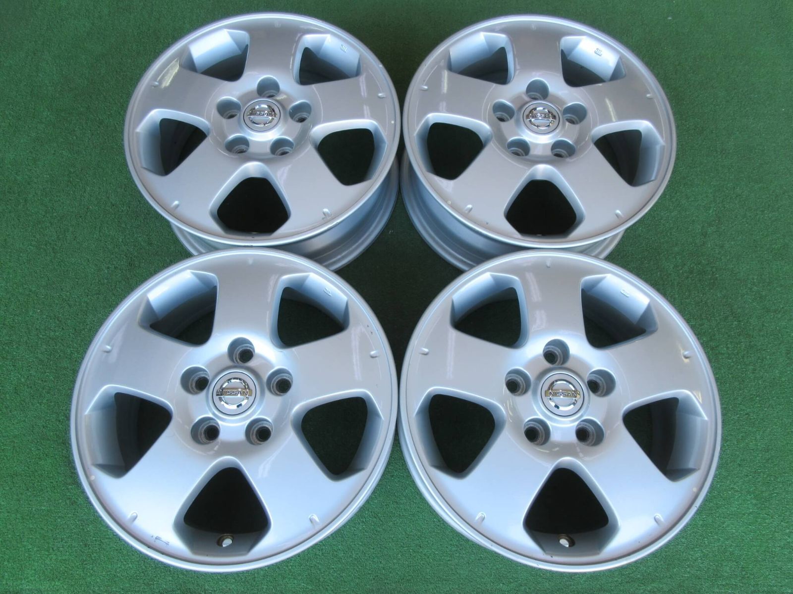 日産　Ｃ２５セレナ純正ホイール　5.5J-15 5H114.3 +45　お探しの方是非いかがですか！