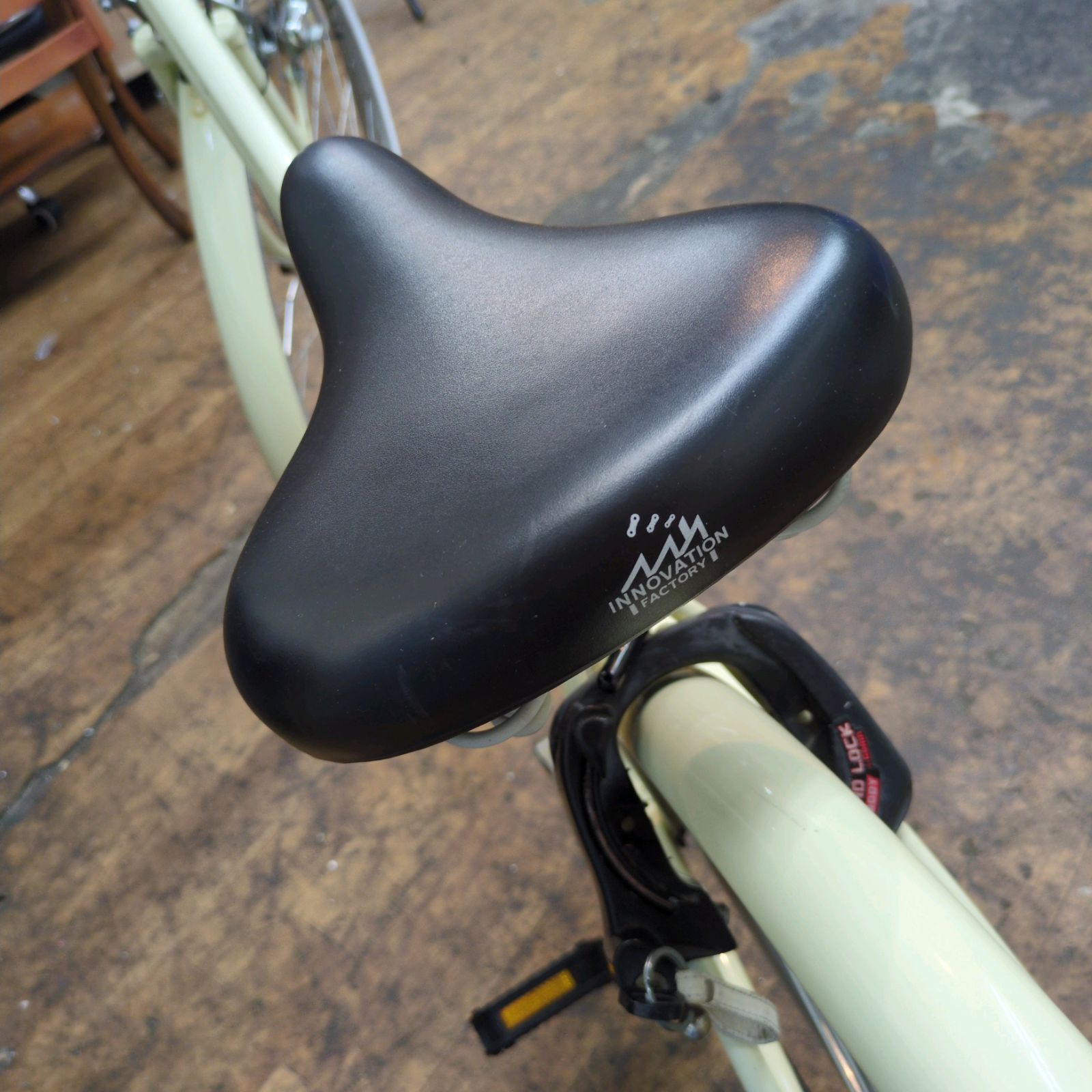 J330 ☆多少サビキズ使用感有り☆軽快自転車☆INNOVATION FACTORY☆LED