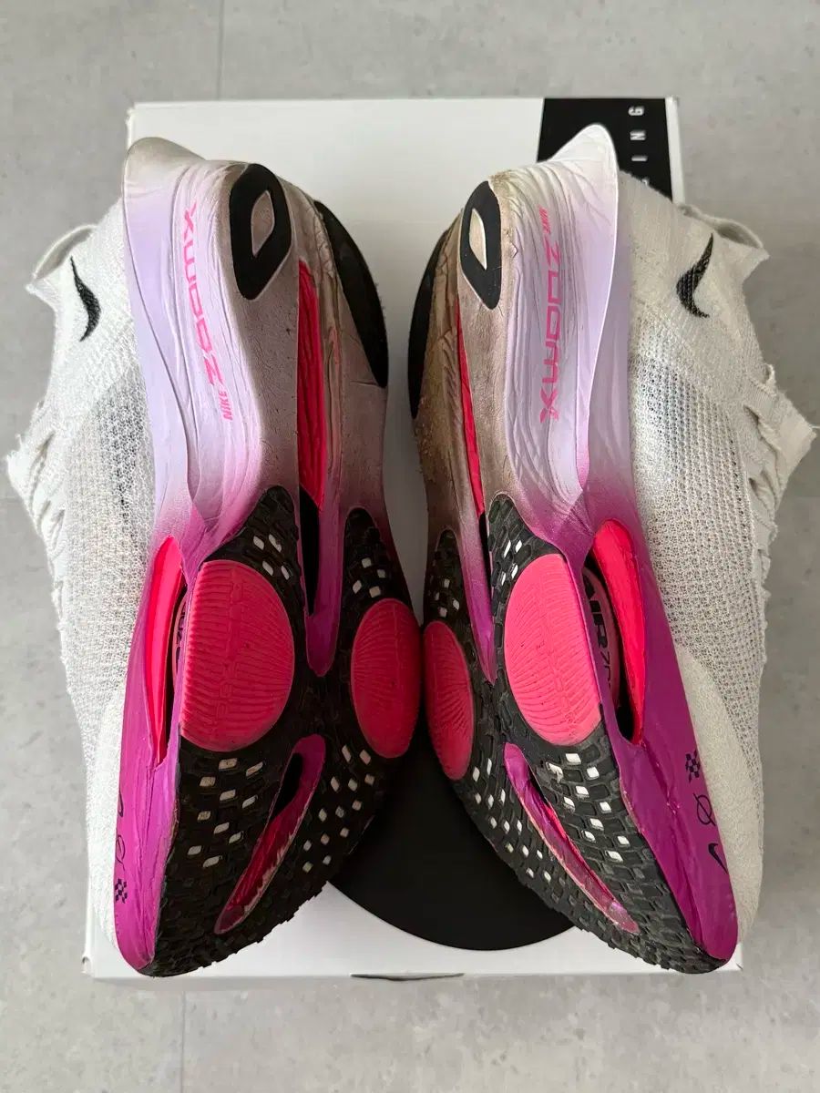 NIKE アルファフライネクスト% 27.5 楽天市場】NIKE ナイキ AIR ZOOM ALPHAFLY NEXT% RAWDACIOUS