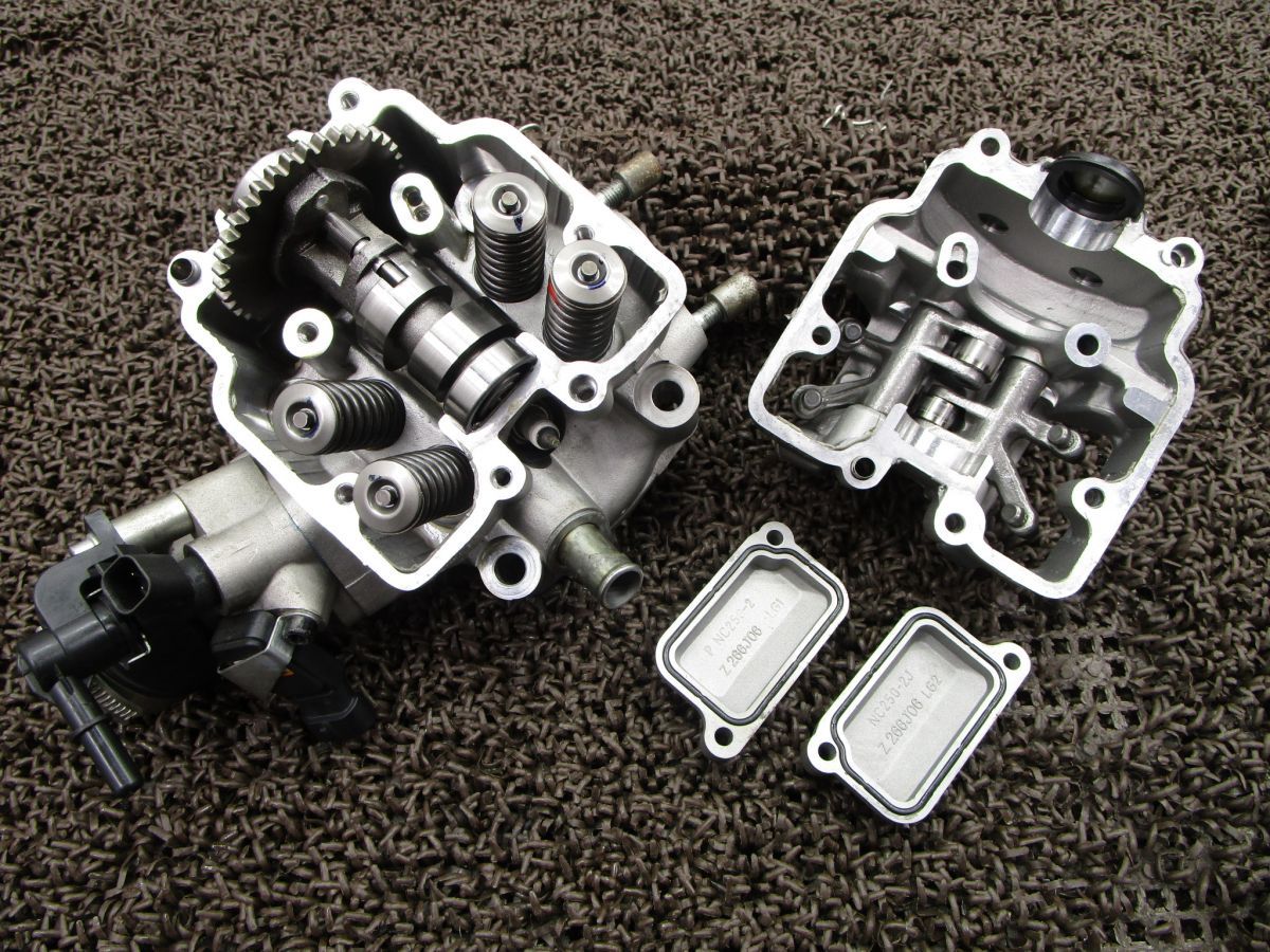 HPS300 シリンダーヘッド U466！ZH5MR0 F.Bモンディアル