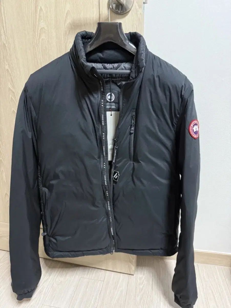【雷市場（ポンジャン）商品韓国直送】 CANADA GOOSE(カナダグース) ロッジ M サイズ 新品 出品