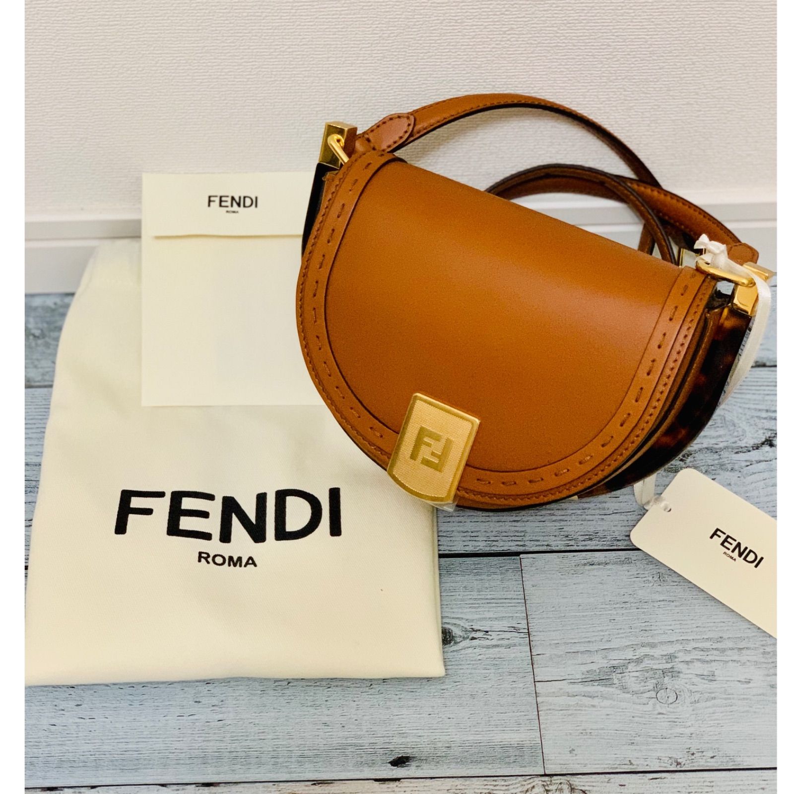 春に大活躍！FENDI ムーンライト ショルダーバッグ 新品未使用 - バッグ