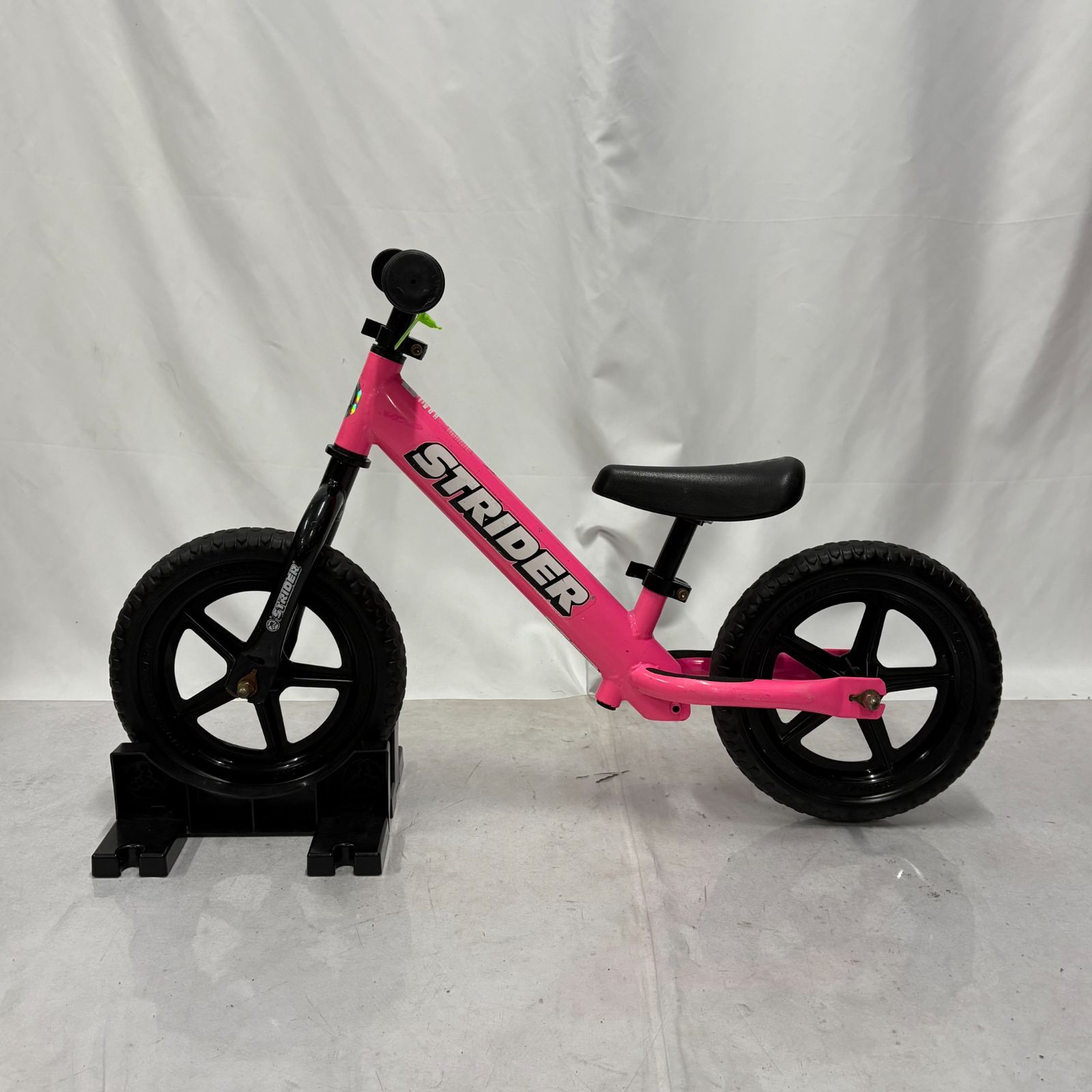 本日限定　美品　STRIDER スポーツバランスバイク 12インチ ピンク STRIDER ストライダー スポーツ ピンク 12インチ バランスバイク 美品