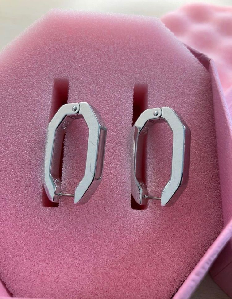 スワロフスキーSwarovskiDexteraフープピアスオクタゴンシェイプ 中 スワロフスキーSwarovskiDexteraフープピアスオクタゴンシェイプ 中