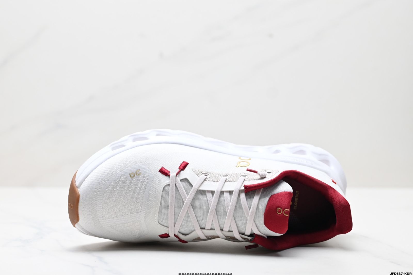 蛇年 軽量スニーカー