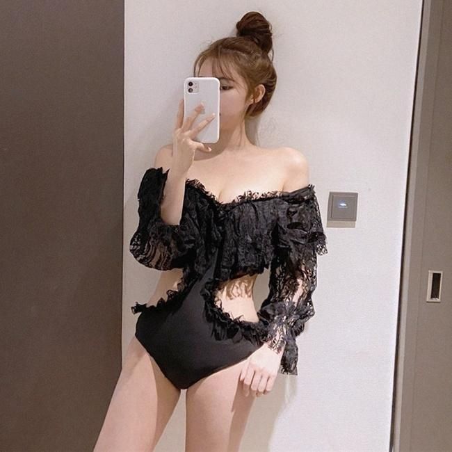女性