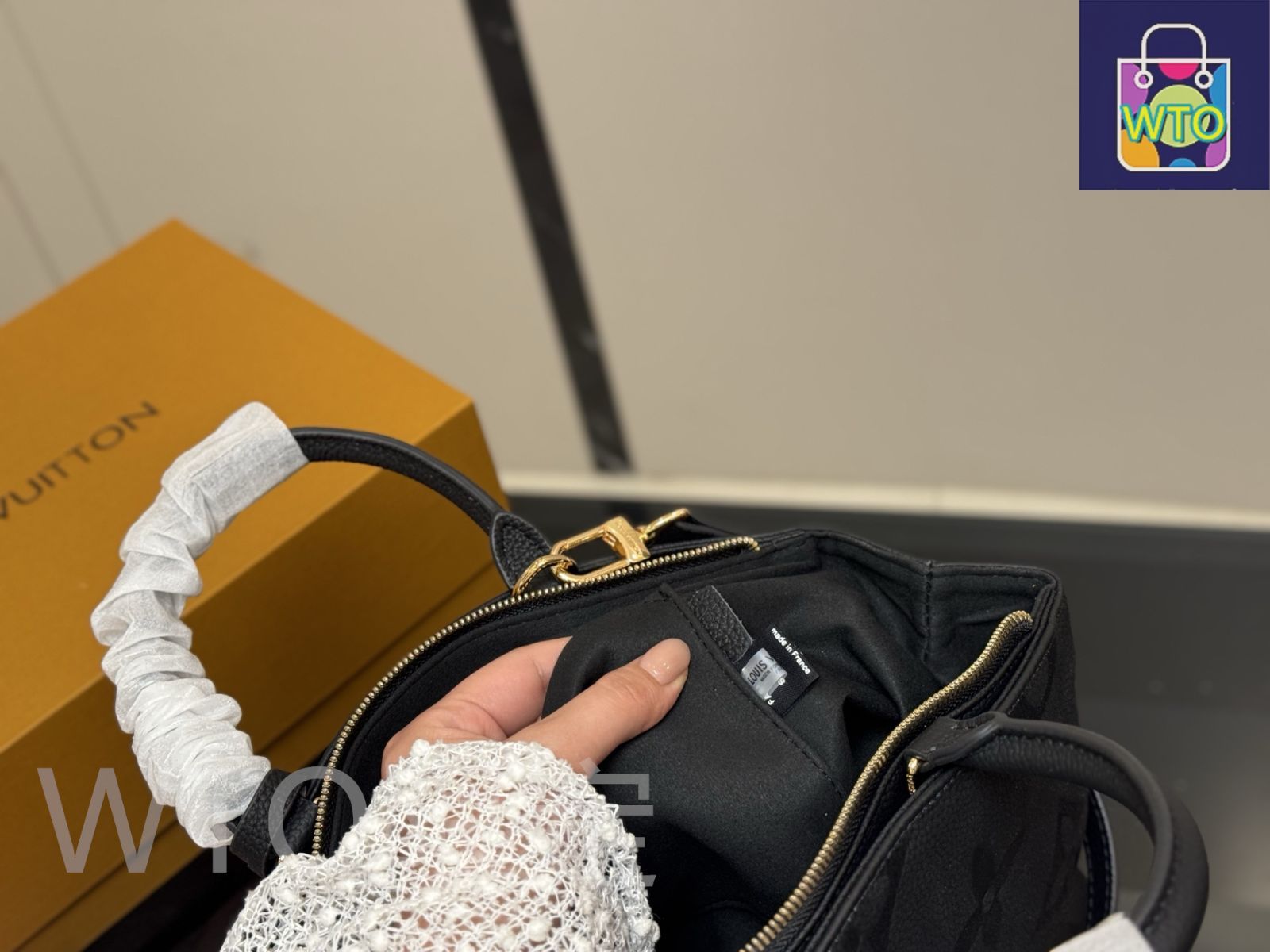 今日特価】LOUIS VUITTON ルイ・ヴィトン 黒軟粒面牛皮手提げ