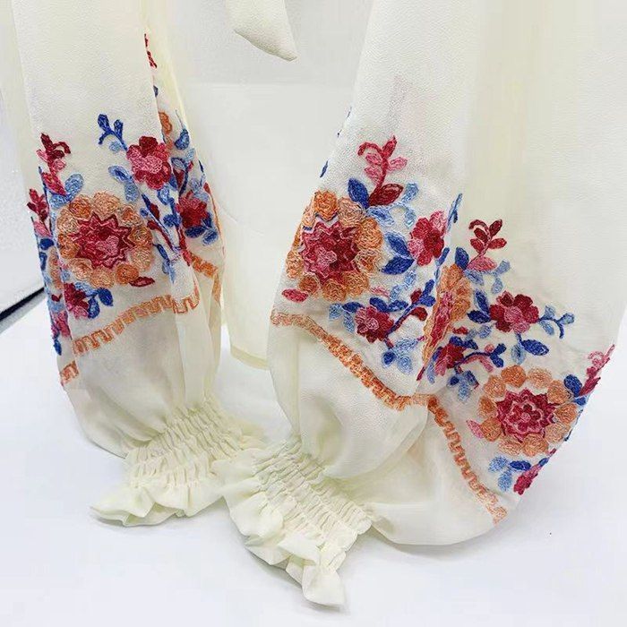 お袖に刺繍の花束咲くふんわりボレロ風カーディガン レディース