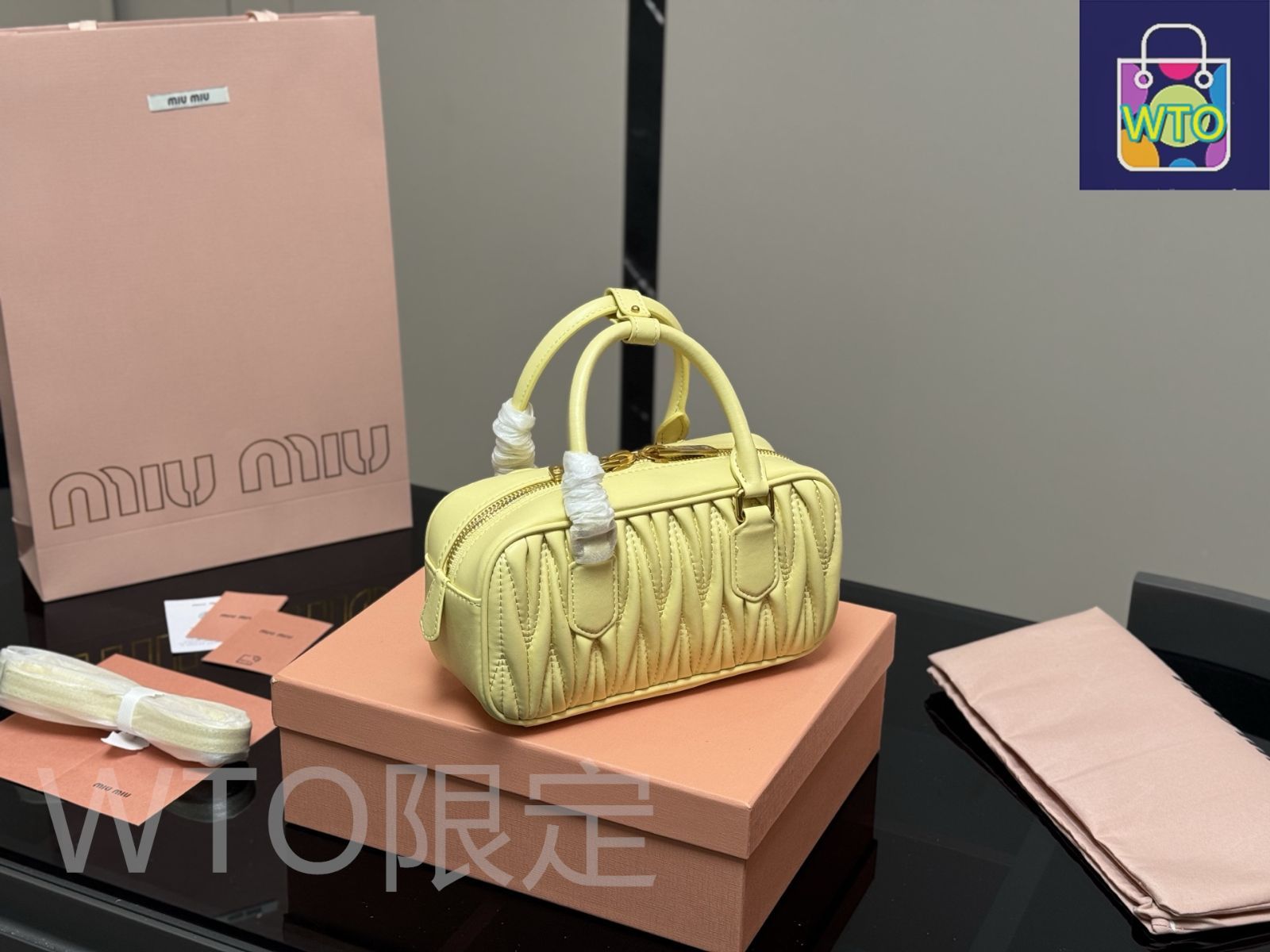 MIUMIU ‎ミュウミュウボウリングバッグ ハンドバッグ シンプルコーデをラグジュアリーに☆Miu Miu☆ボウリングバッグ