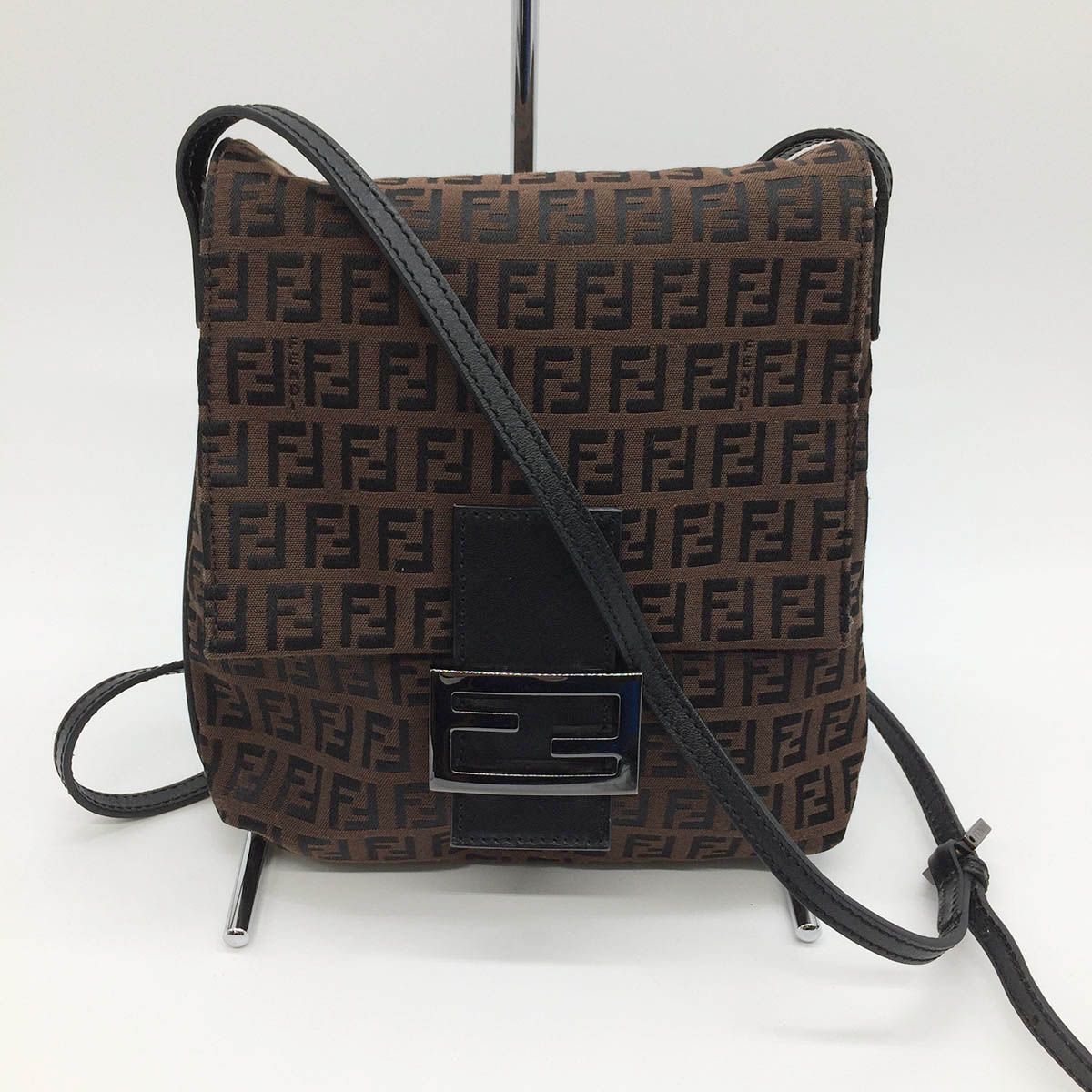 美品 FENDI フェンディ ズッキーノ ショルダーバッグ ブラック 中古