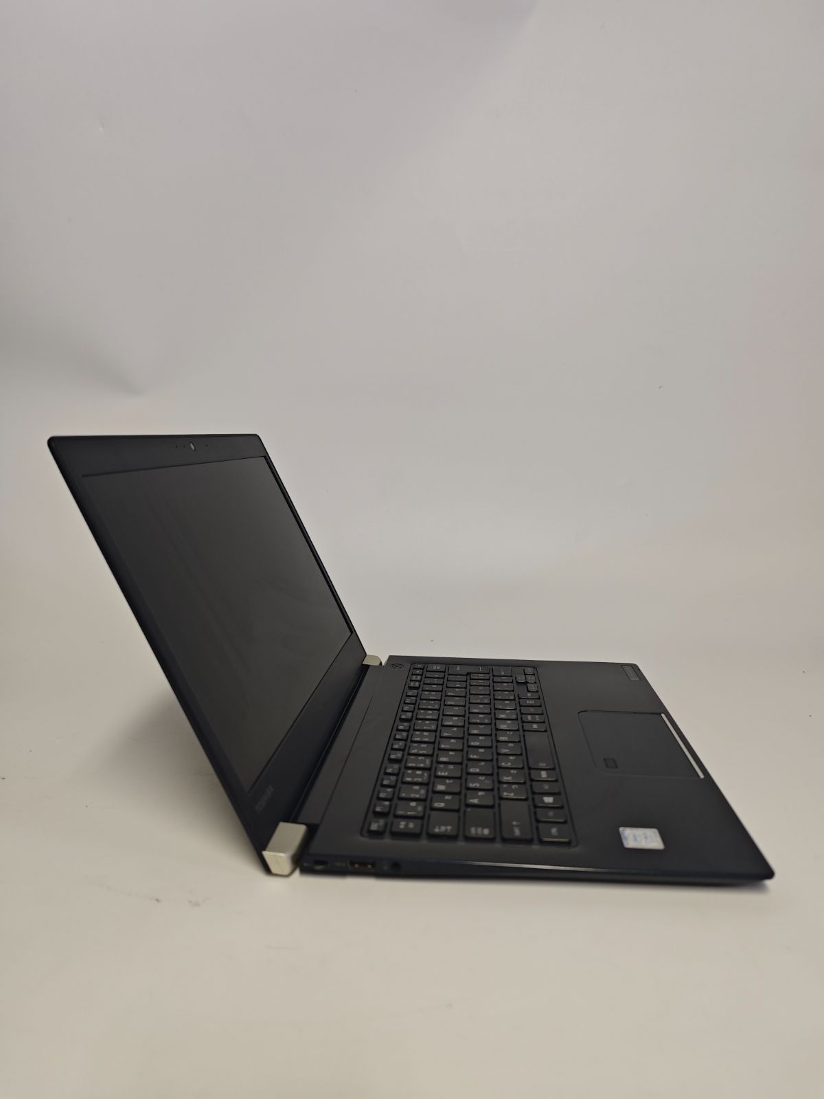 TOSHIBA Dynabook U63/J Intel Core i5-7200U/8GB +SSD 128GB --M147