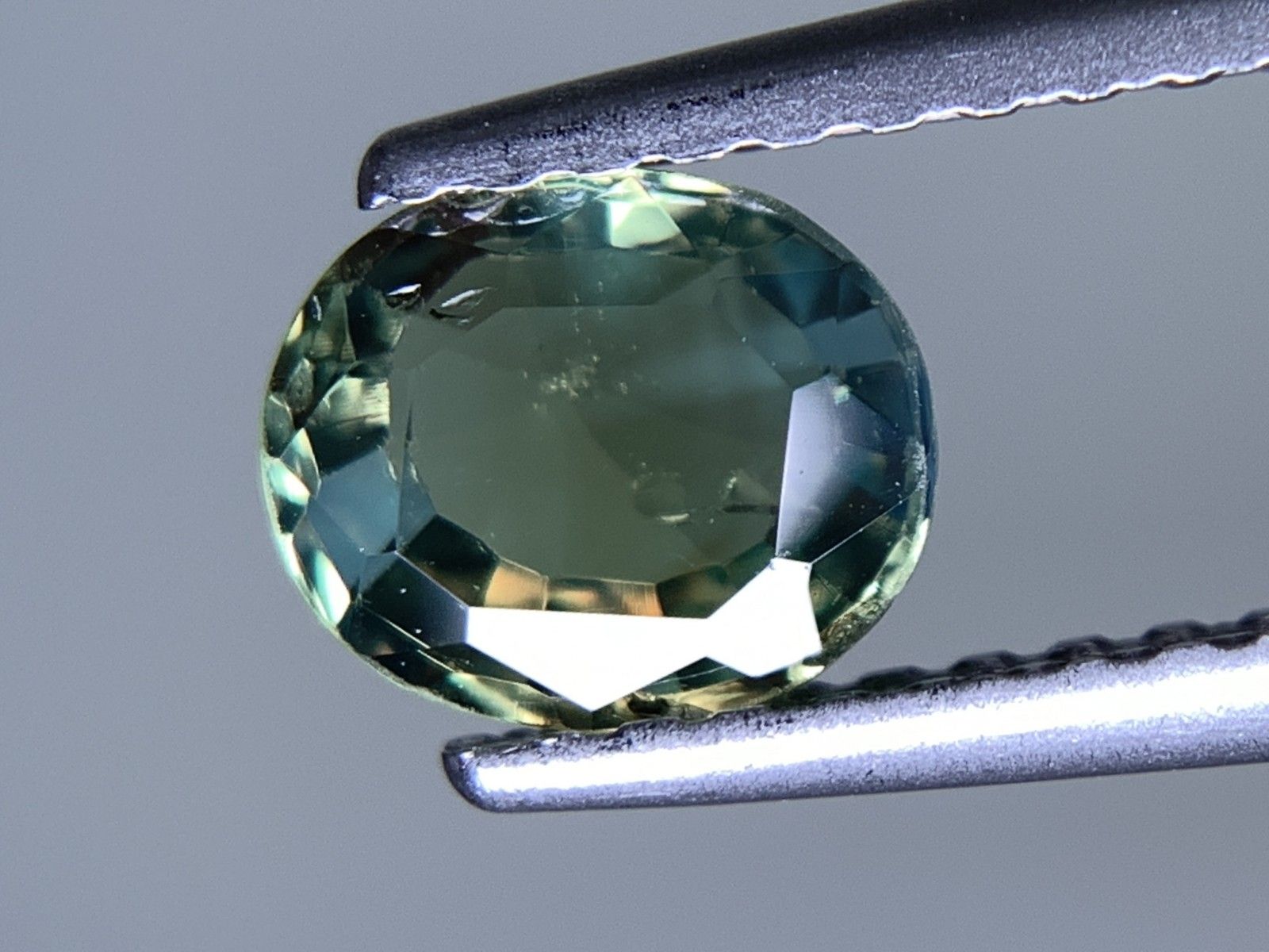 中央宝石ソーティング付き 6.04㎜×5.09㎜×2.60㎜