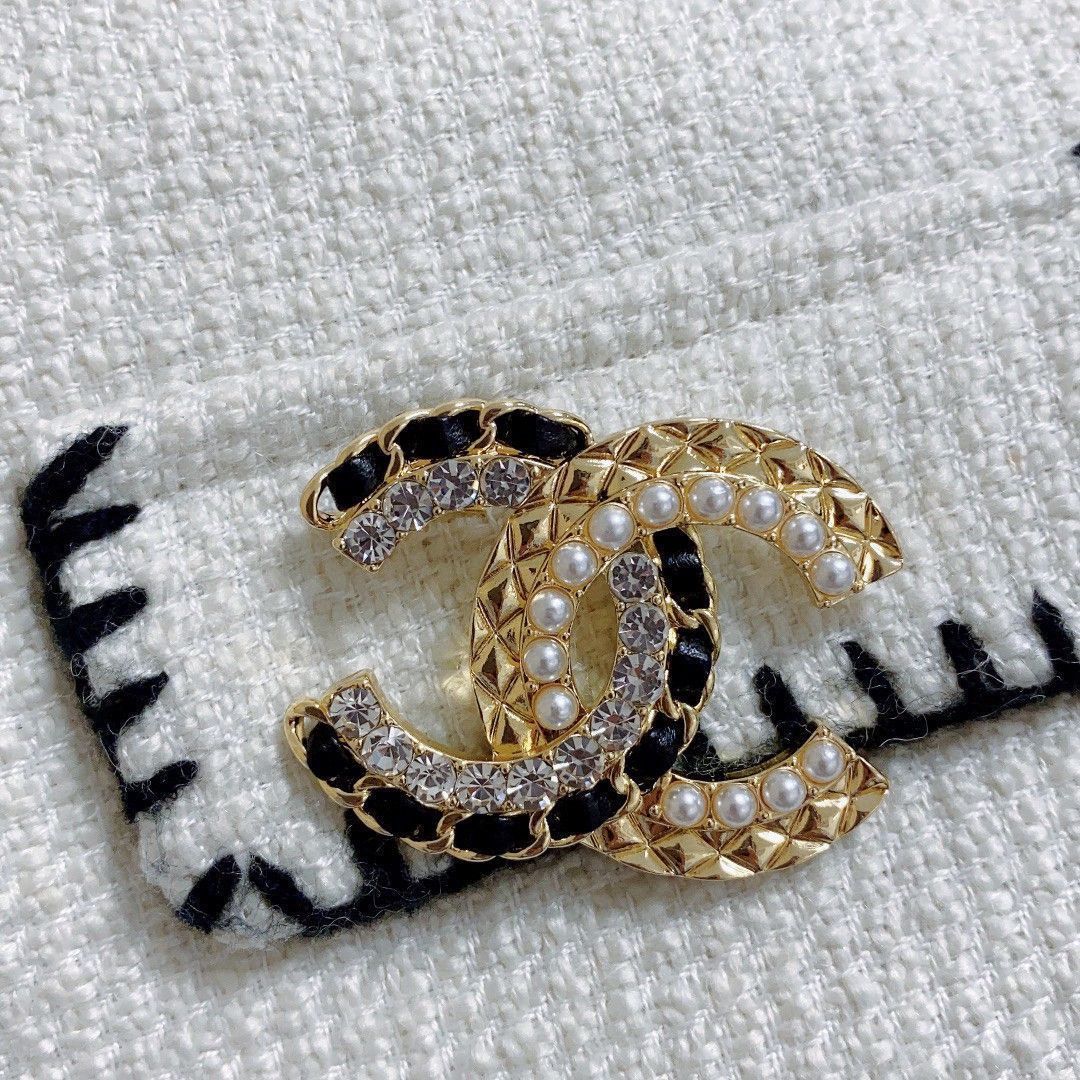 チャーミーさん専用★新品★CHANEL ブローチ コーデを一気に格上げ♡】CHANEL パール ブローチ (CHANEL
