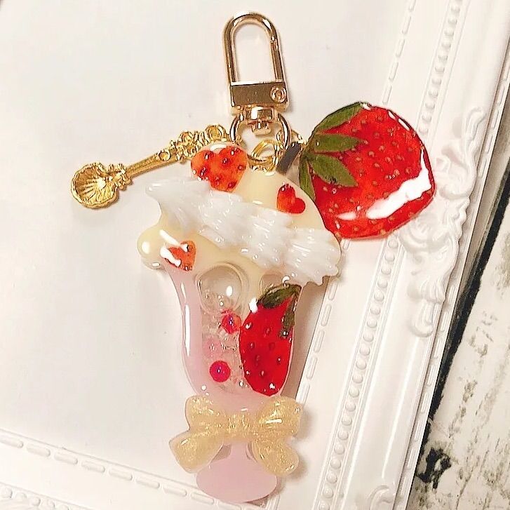 new!cafeいちごみるく◇シャカシャカキーホルダー ハートシェイカー