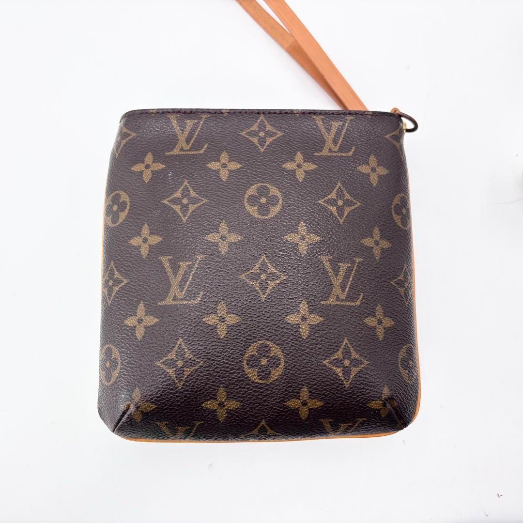 M51901 モノグラム