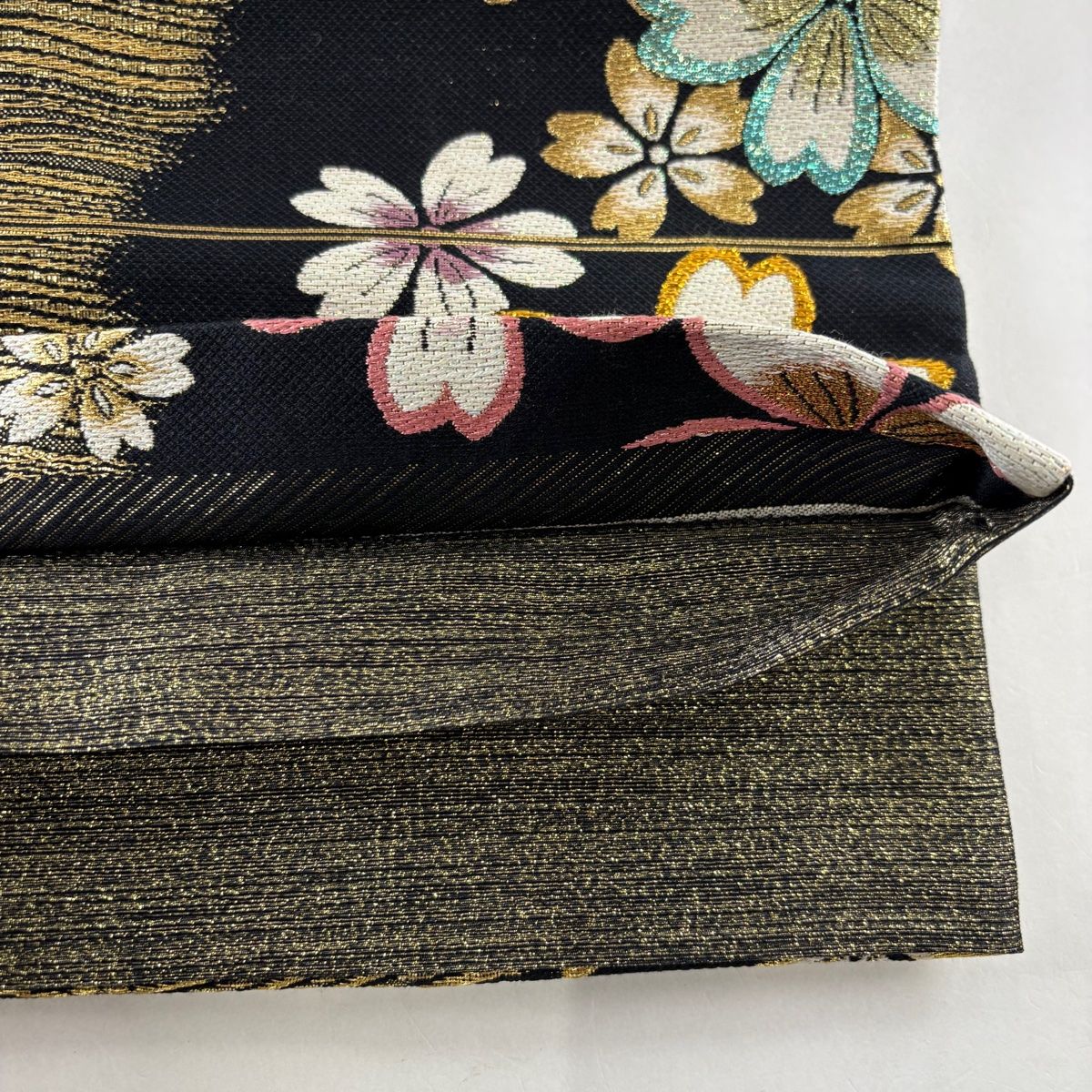 袋帯 秀品 桜 桜の花びら 金糸 箔 黒 六通 正絹 【中古】 - メルカリ