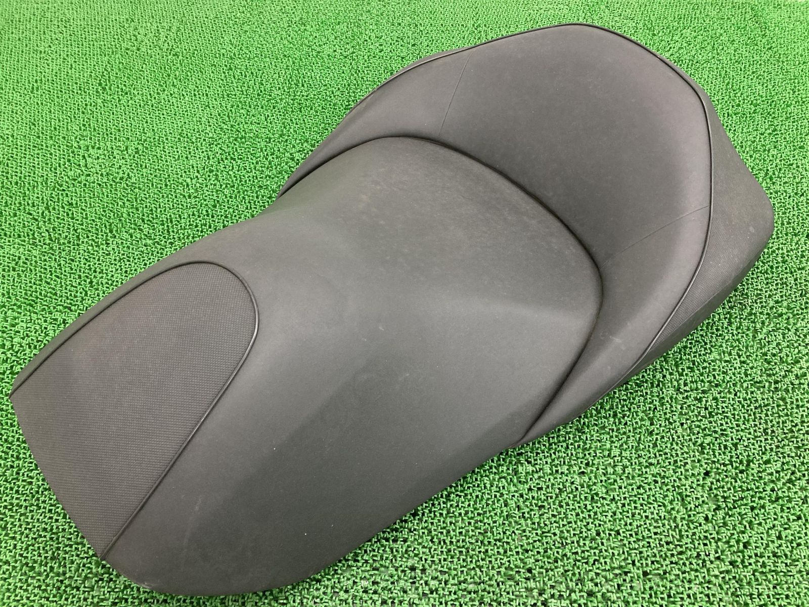 フォルツァZ フロントシート MF10-1003*** ホンダ 純正 中古 バイク 部品 MF10 破れ無し 品薄 希少品 車検 Genuine
