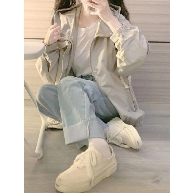 バーバリー　キッズ　薄手ブルゾン【美品】ホワイト フード付きジャケット バーバリー キッズ 薄手ブルゾン【美品】ホワイト フード付き