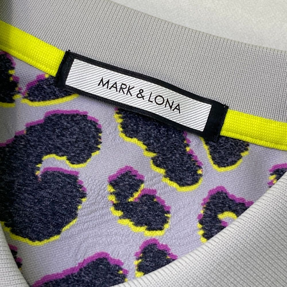 サイズ：38 MARK&amp;LONA マークアンドロナ  半袖ポロシャツ スカル ワッペン レオパード柄 グレー系 [240101478883] ゴルフウェア レディース ストスト サイズ：38 MARK&LONA マークアンドロナ 半袖ポロシャツ スカル