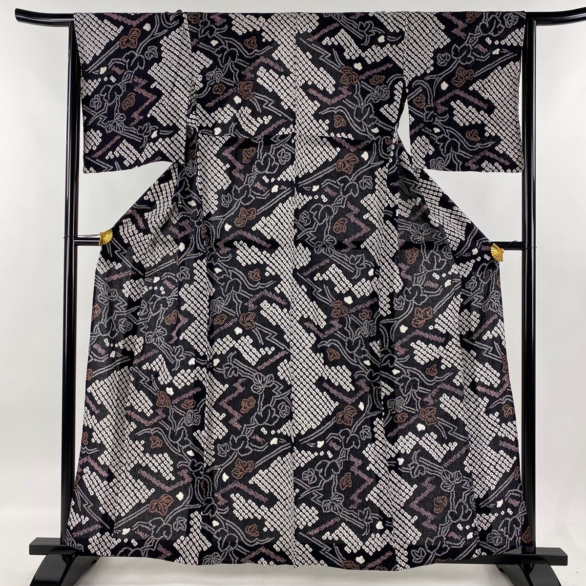 浴衣 身丈158.5cm 裄丈63.5cm S 絞り浴衣 葉柄 幾何学 黒 綿 名品