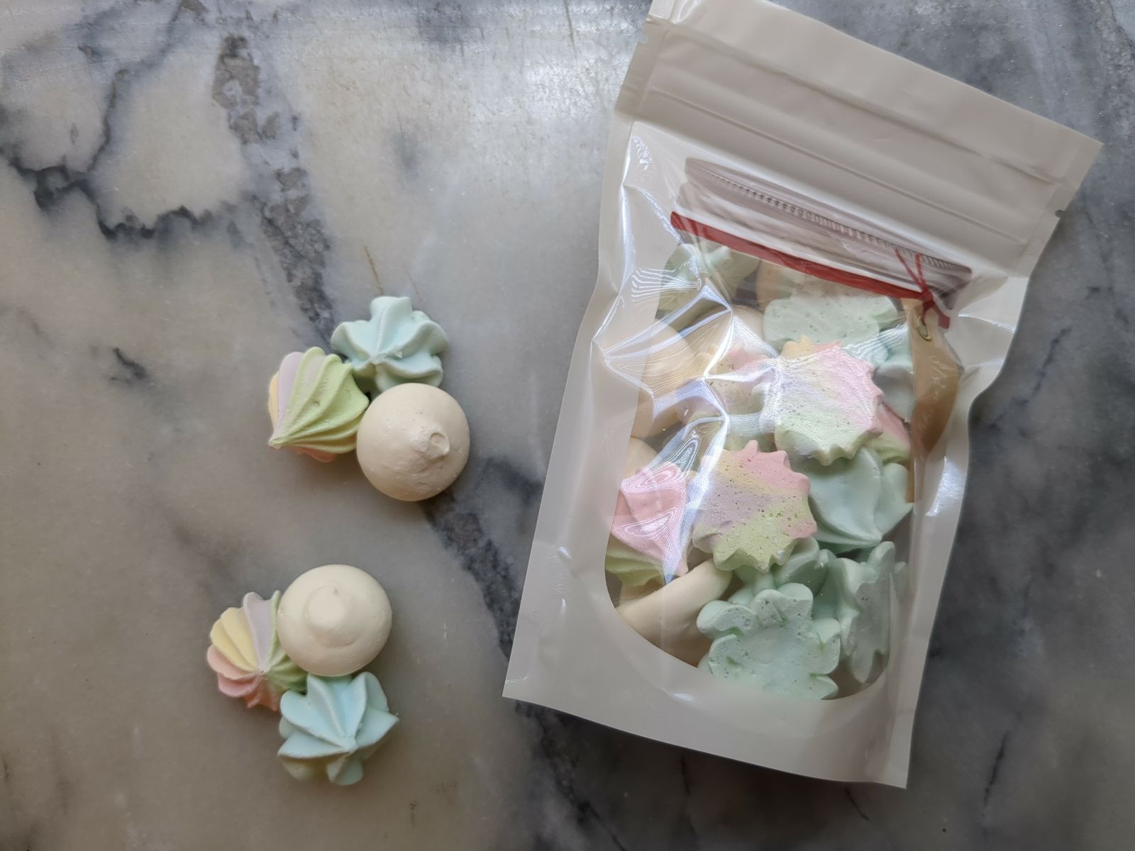 メレンゲクッキー受付専用ページ お菓子の宝石箱・くま缶(大)×四葉のクローバー クッキー