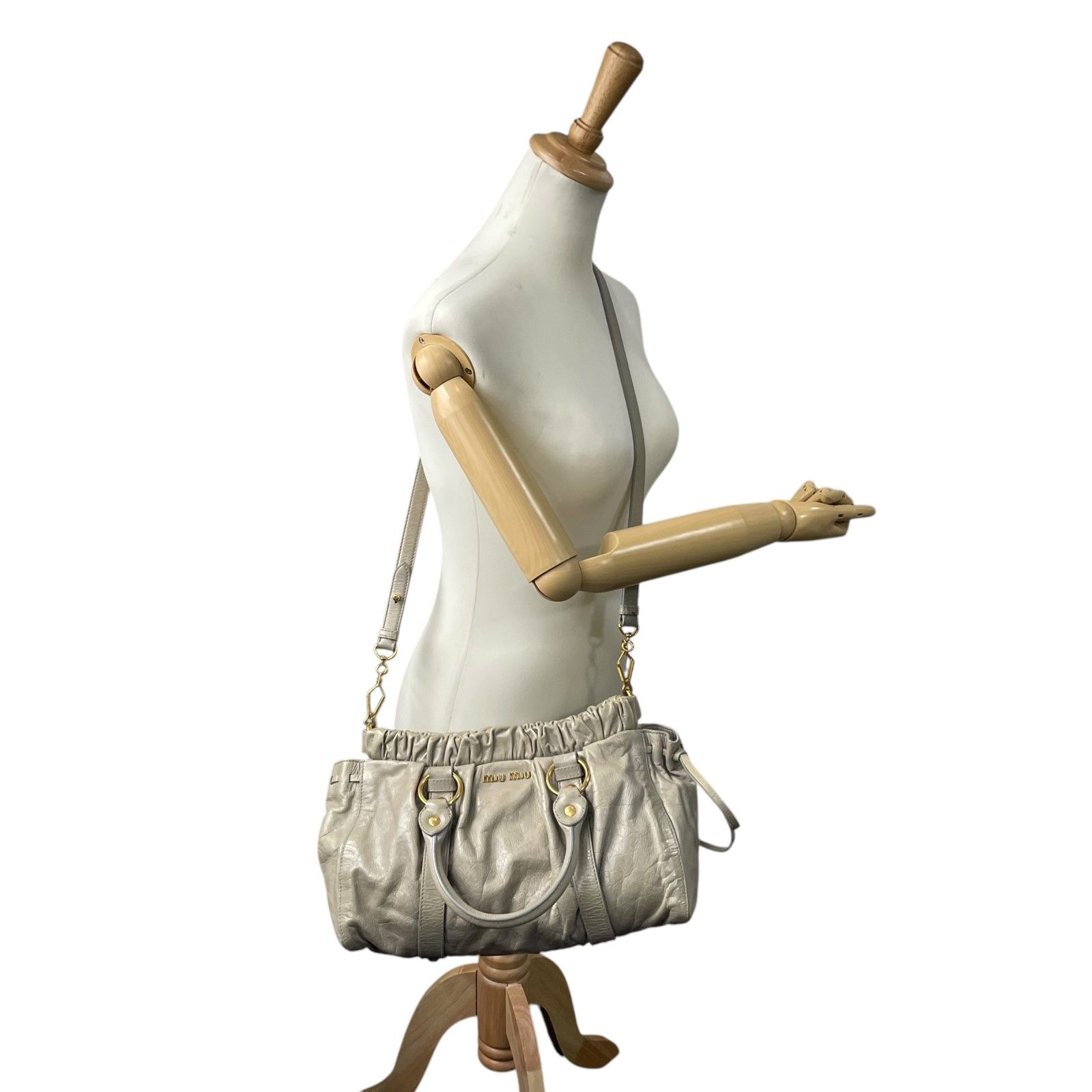 ミュウミュウ ハンドバッグ ヴィッテロリュクス ギャザー 2way ショルダー ミュウミュウ ハンドバッグ ギャザー 2way ヴィッテロリュクス 【公式