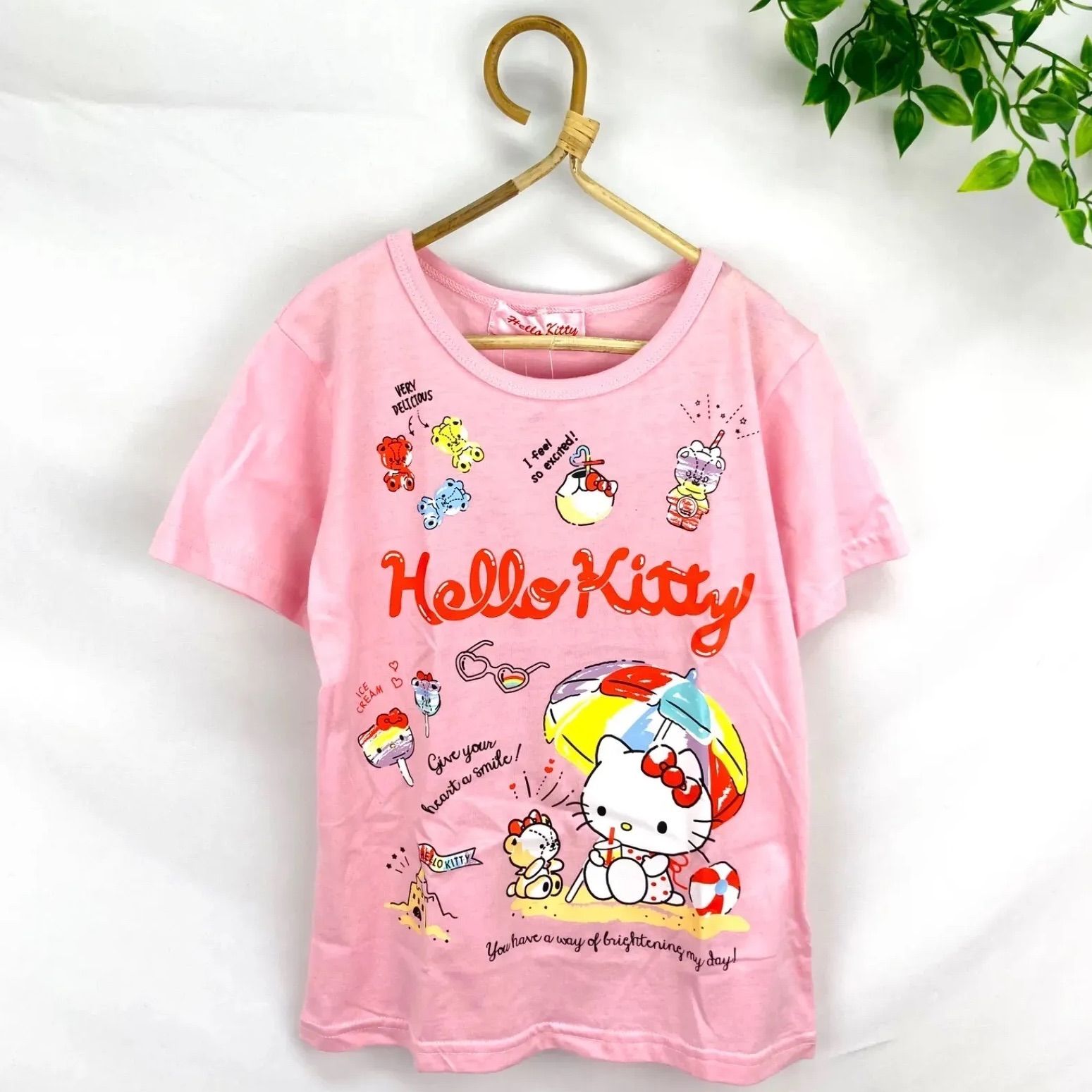 ＊新品＊公式　サンリオ　Sanrio　ハローキティ　helloKitty　120 サイズ　半袖　Tシャツ　重ね着にも　かわいい　ピンク　ライセンス　ビーチパラソル　ニシオ フォロー割　C607