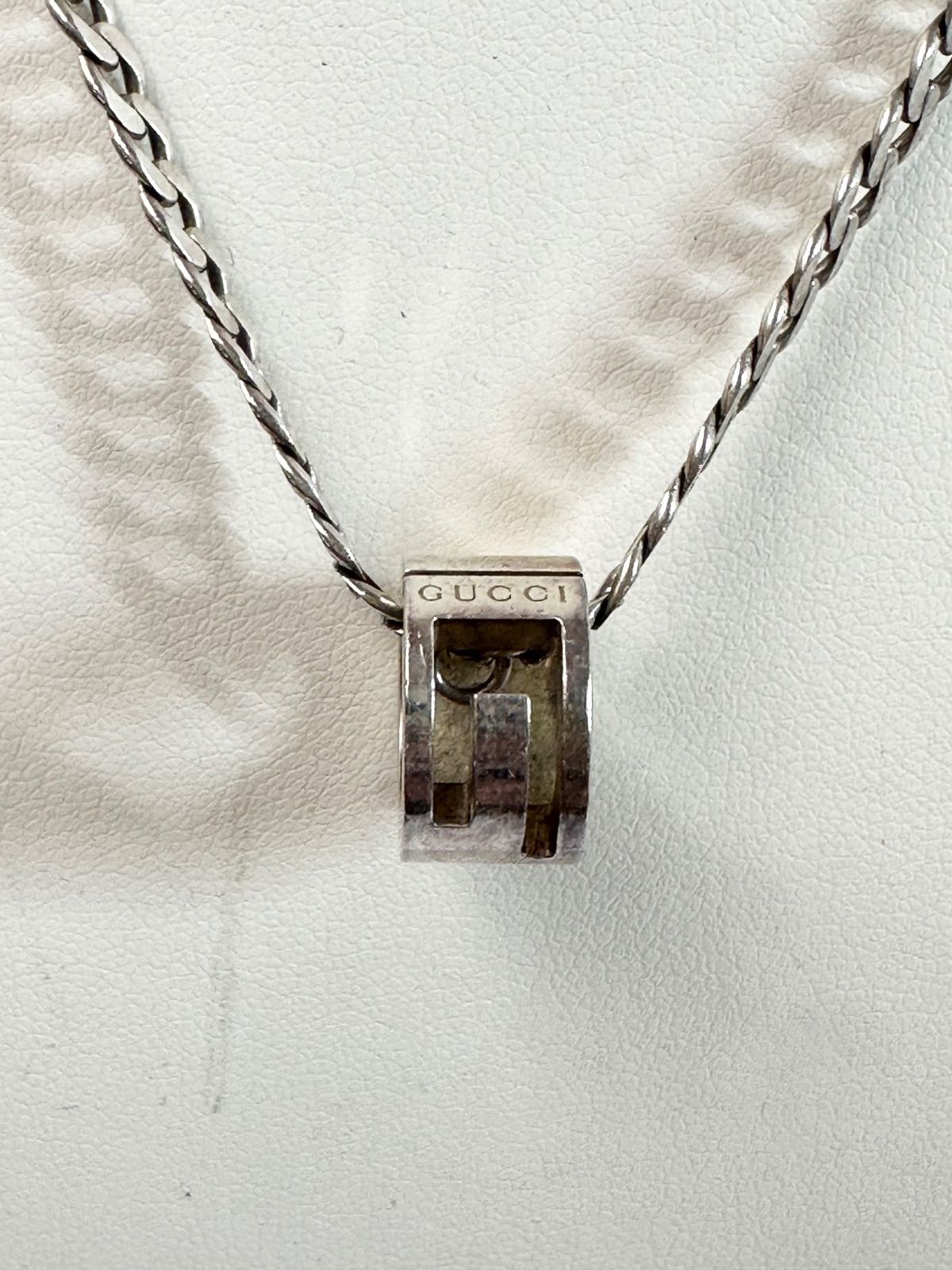 GUCCI グッチ カットアウトGクロス ブラックシルバーネックレス 【公式