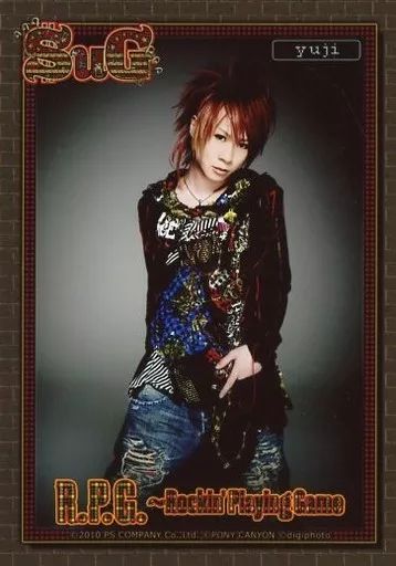 中古】生写真(男性) SuG/yuji/膝上・衣装黒・左手ポケット・背景グレー 