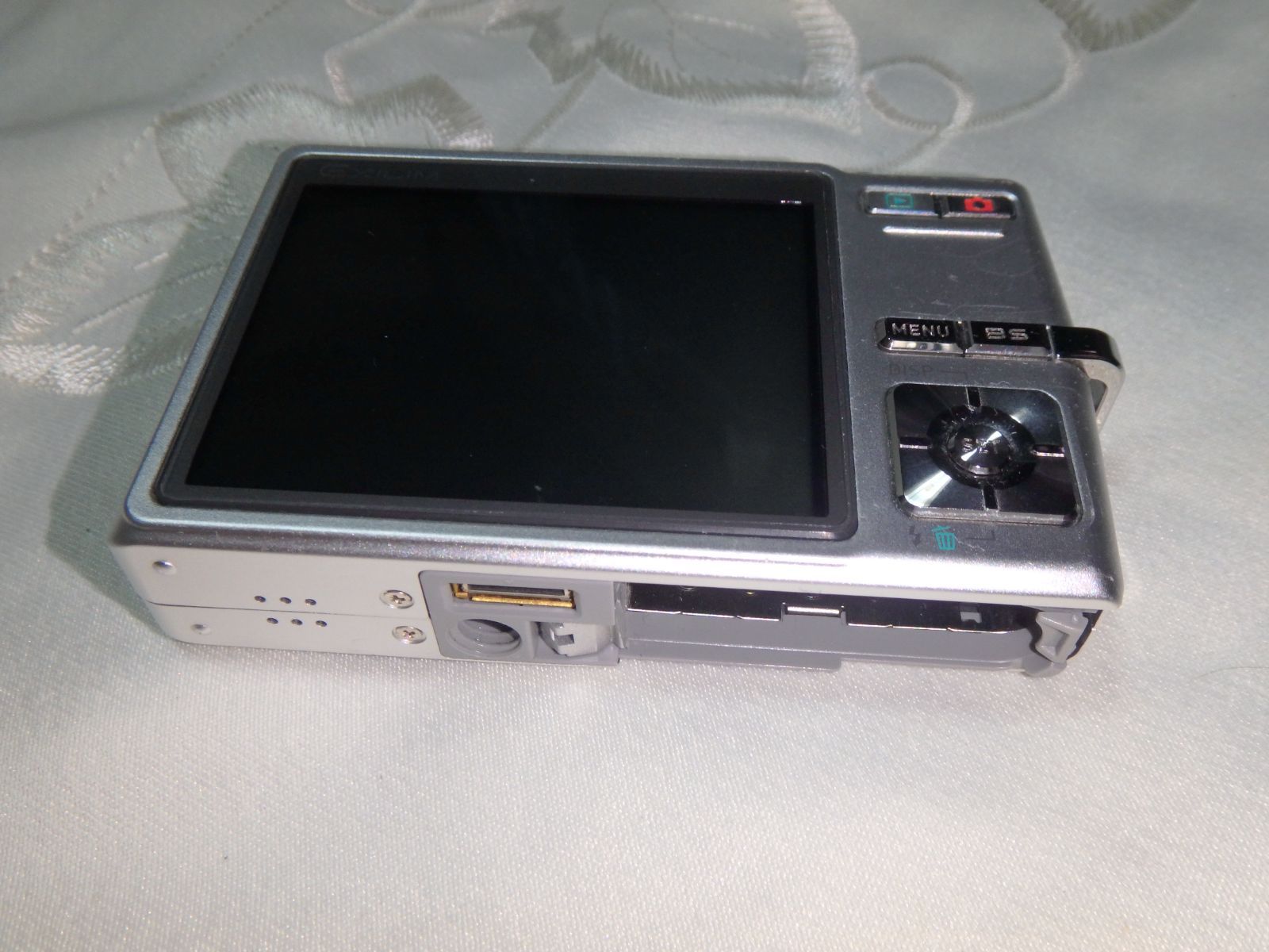 動作確認済 CASIO カシオ EXILIM EX-Z700 シルバー 液晶 コンパクト