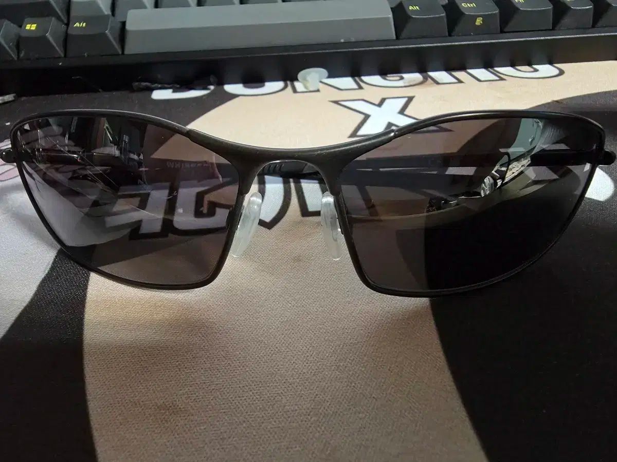 オークリー ウィスカー サングラス
