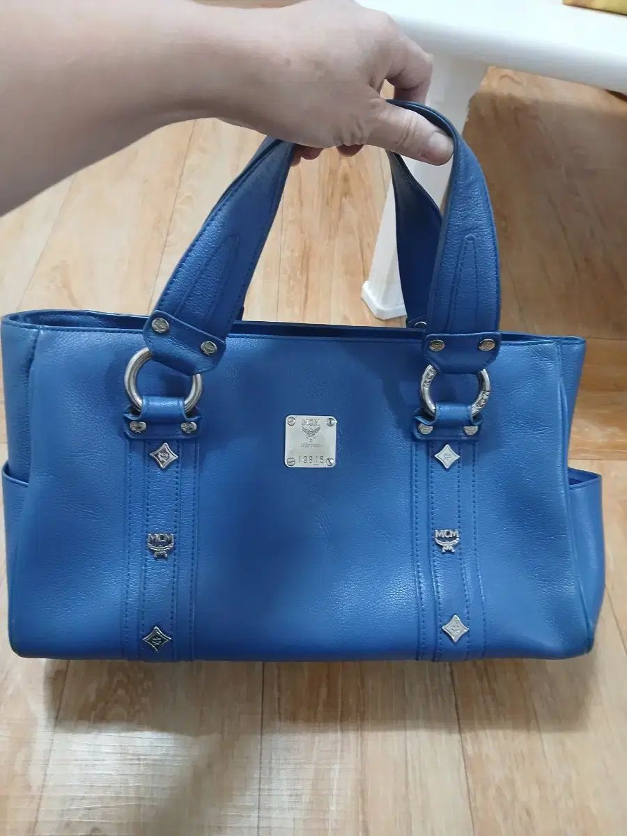 mcm 本物のトートバッグとショルダーバッグ - メルカリ mcm 本物のトートバッグとショルダーバッグ - メルカリ