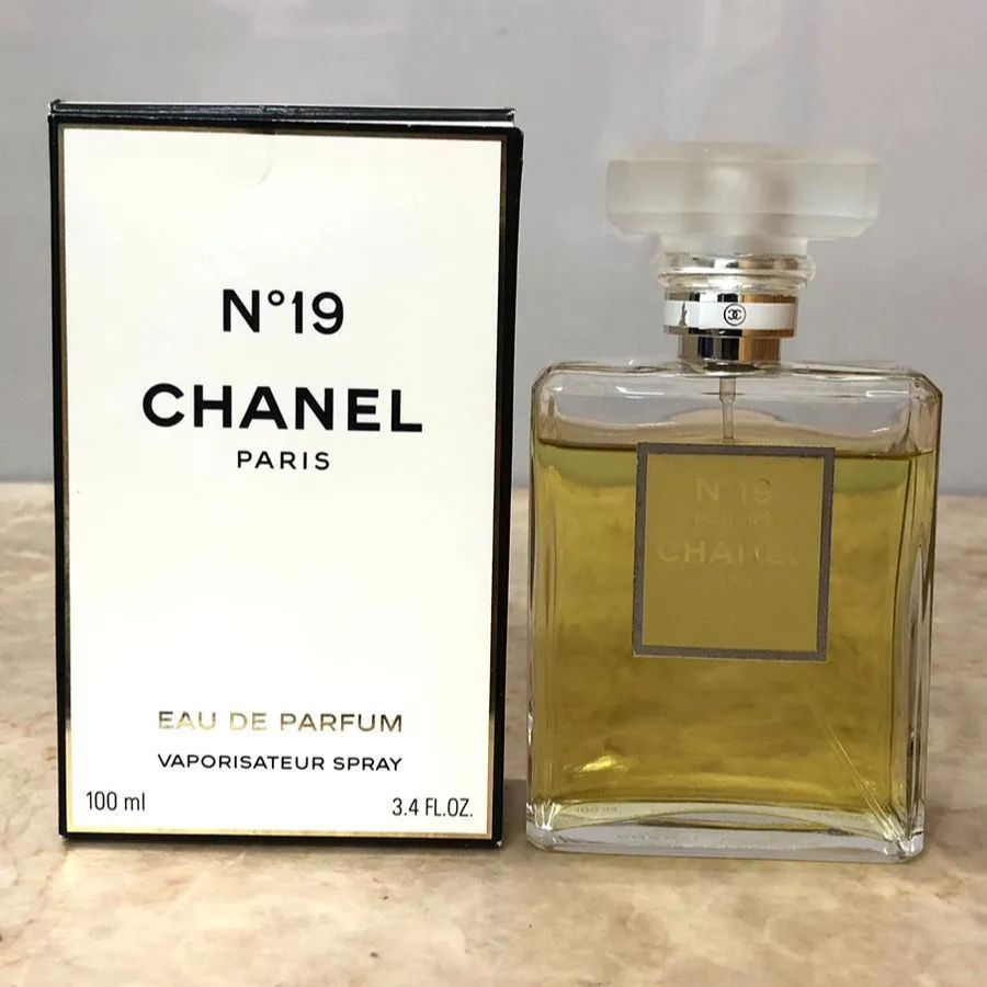 CHANEL シャネル No19 オードゥ パルファム ヴァポリザター 100ml