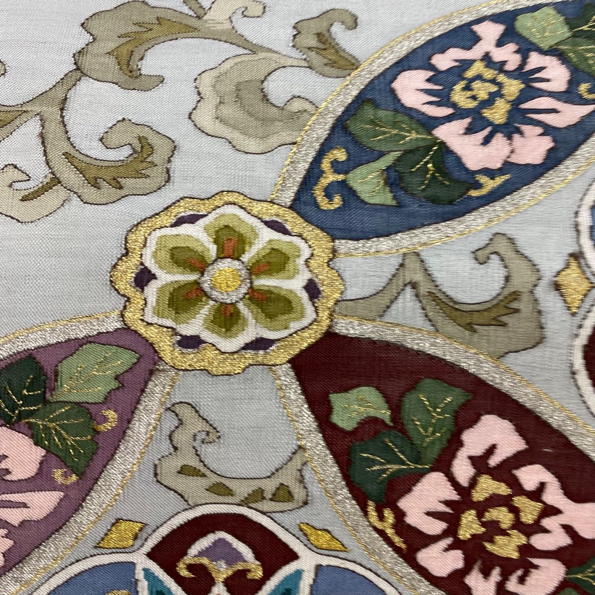 袋帯 美品 逸品 華文 草花 金糸 箔 灰色 お太鼓柄 正絹 【中古
