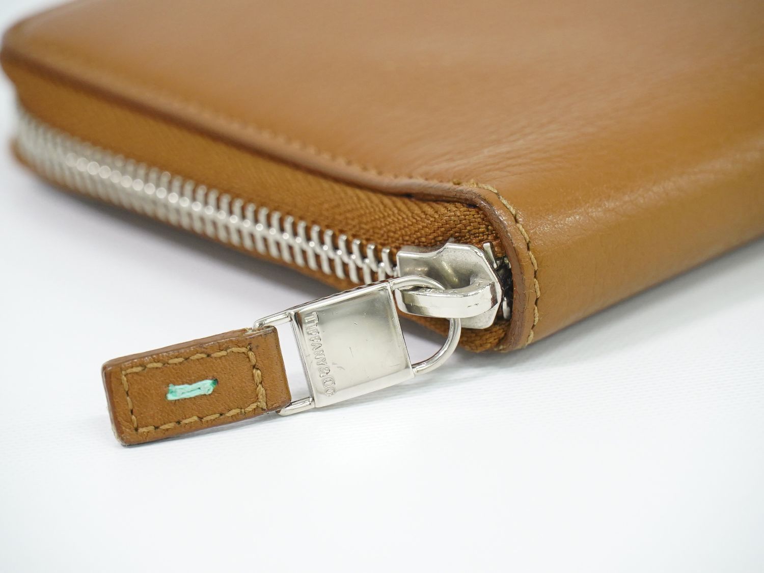 本物 ティファニー TIFFANY & Co. ラウンドファスナー 二つ折り 折財布  