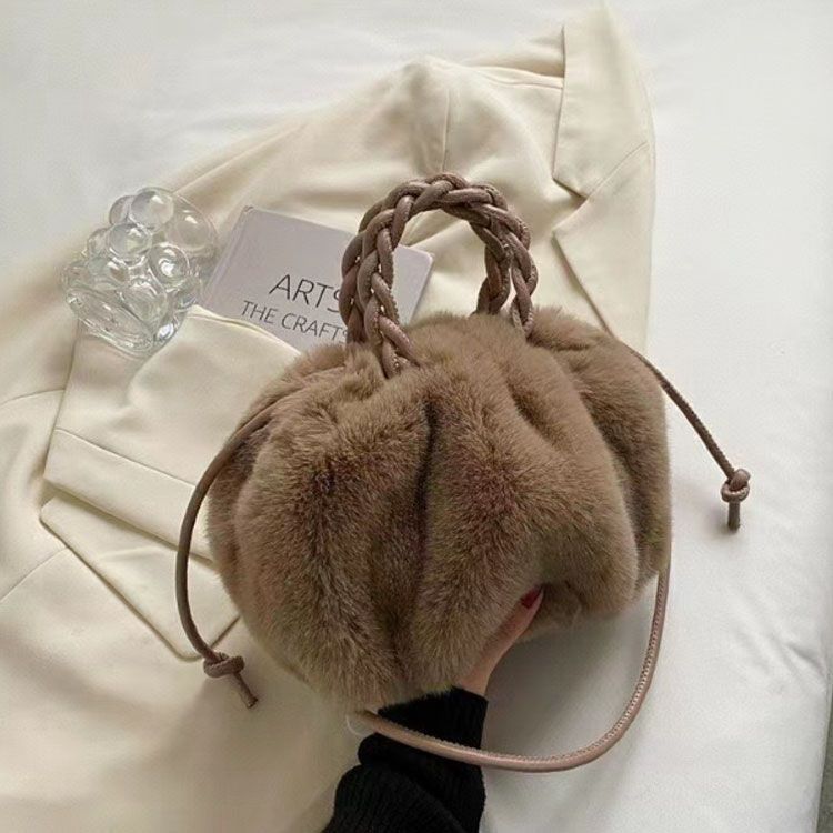 ファーバッグ 2way ショルダー トート レディース 斜めがけ バッグ ショルダー付き 肩掛け ふわふわ もこもこ 春 秋 冬 プレゼント ハンドバッグ おしゃれ かわいい 黒 白 ベージ kaka1048 DECORATOM_COM_BR
