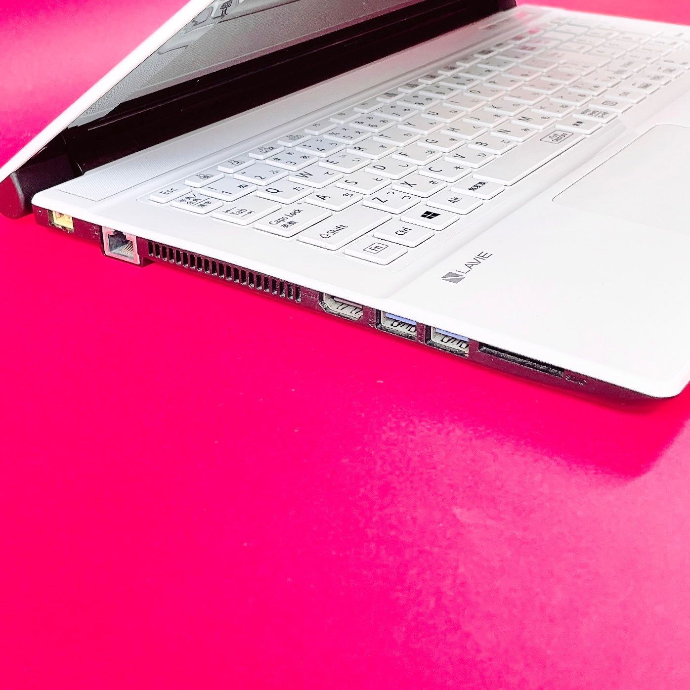 貴重‼️小型軽量✨️タッチパネルおしゃれ薄型ノートパソコンSSDカメラ