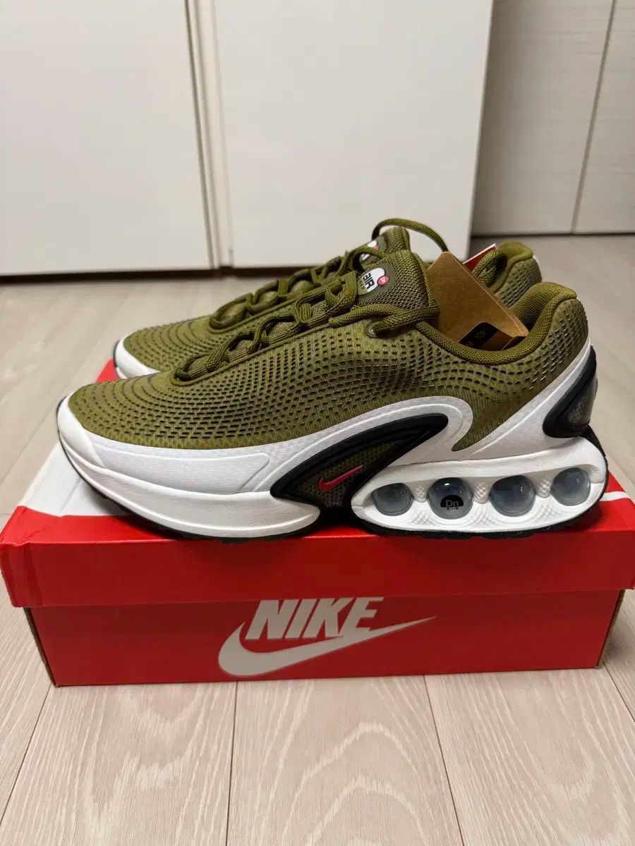 270 NIKE ナイキ エアマックス DN オリーブ