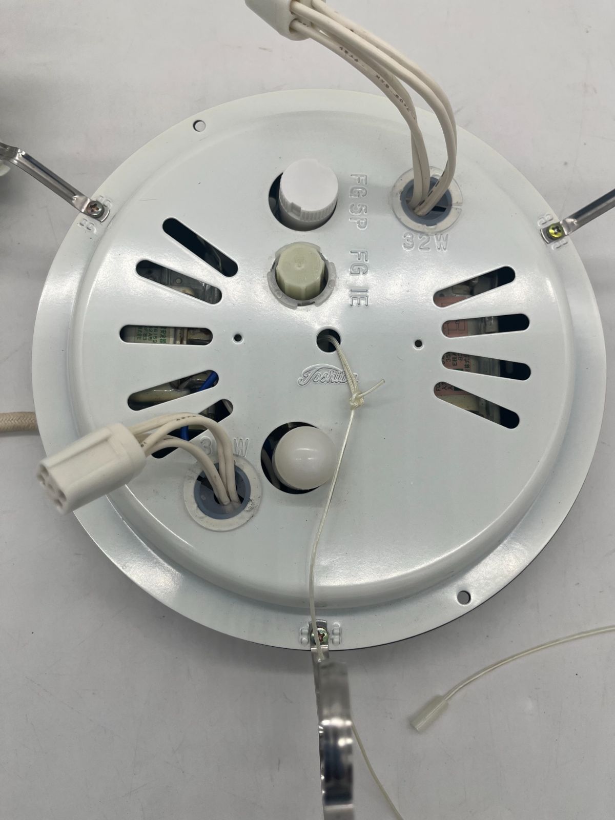 ジャンク品 Toshiba 東芝 東芝電材 東芝蛍光灯ペンダント 8K-607W 白 サークライン 32W形 30W形 付 コードペンダント式 50Hz用 シーリングライト シーリング 蛍光灯 天井 ライト 照明 リビング 昭和レトロ 昭和 レトロ WWW_NOITHATQUANGTHANH_NET