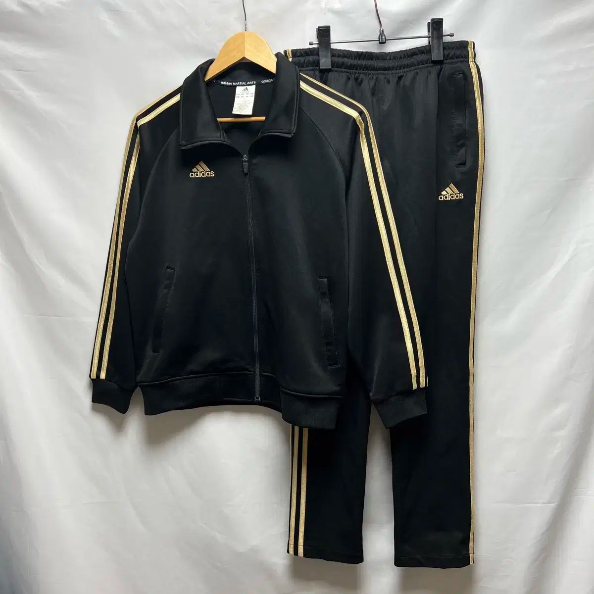 新品　クライミー　セットアップ　ジャージ　トラックパンツ　ブラック　ゴールド GO3693EW06240_fw_thumbM.jpg