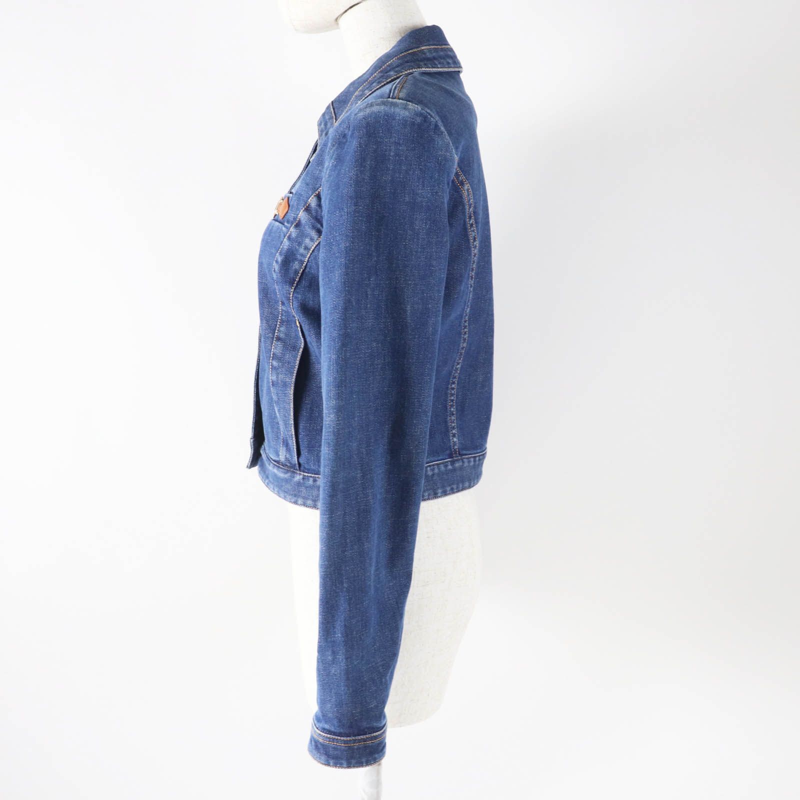 LOUIS VUITTON - 極美品◎LOUIS VUITTON ルイヴィトン 21AW LV金具・ロゴボタン付き レトロオーガニックコットン デニムジャケット インディゴブルー ゴールド金具 36 ハンガー付き イタリア製 正規品 レディース 極美品◎LOUIS VUITTON ルイヴィトン 21AW LV金具・ロゴボタン
