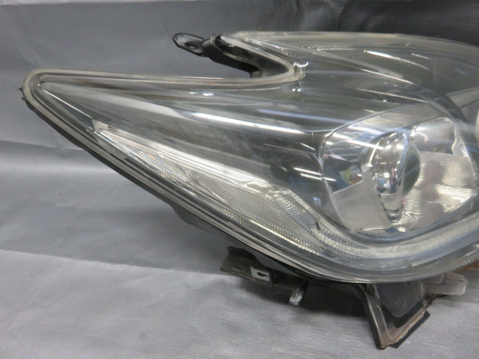 トヨタ プリウス 30 後期 HID ヘッドライト 左右セット KOITO(ヘッド