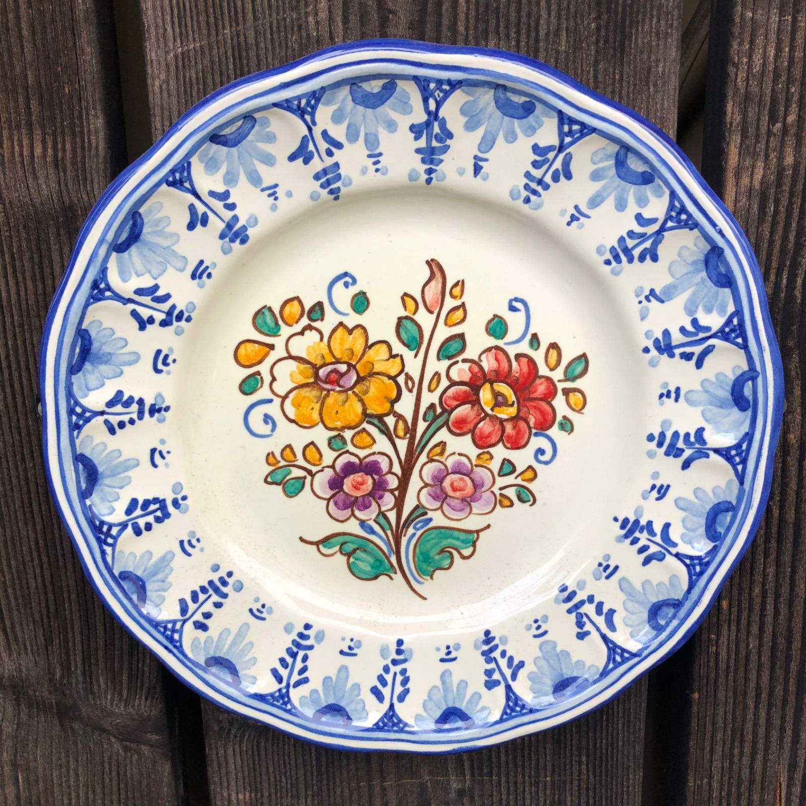 スペイン陶器 タラベラ焼 花柄の絵皿 ハンドメイド絵付け - メルカリ
